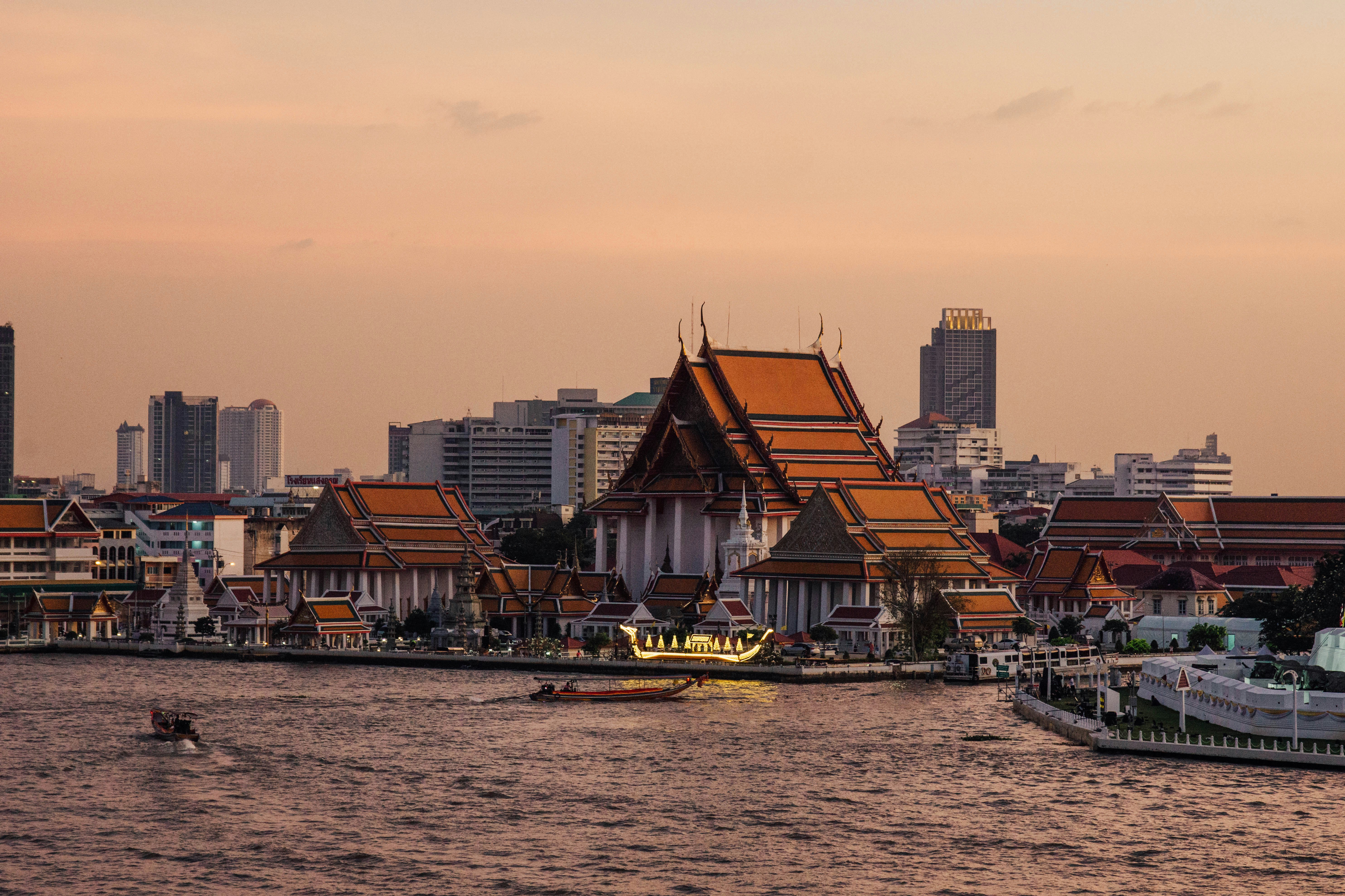 Wat Arun au soleil couchant.
