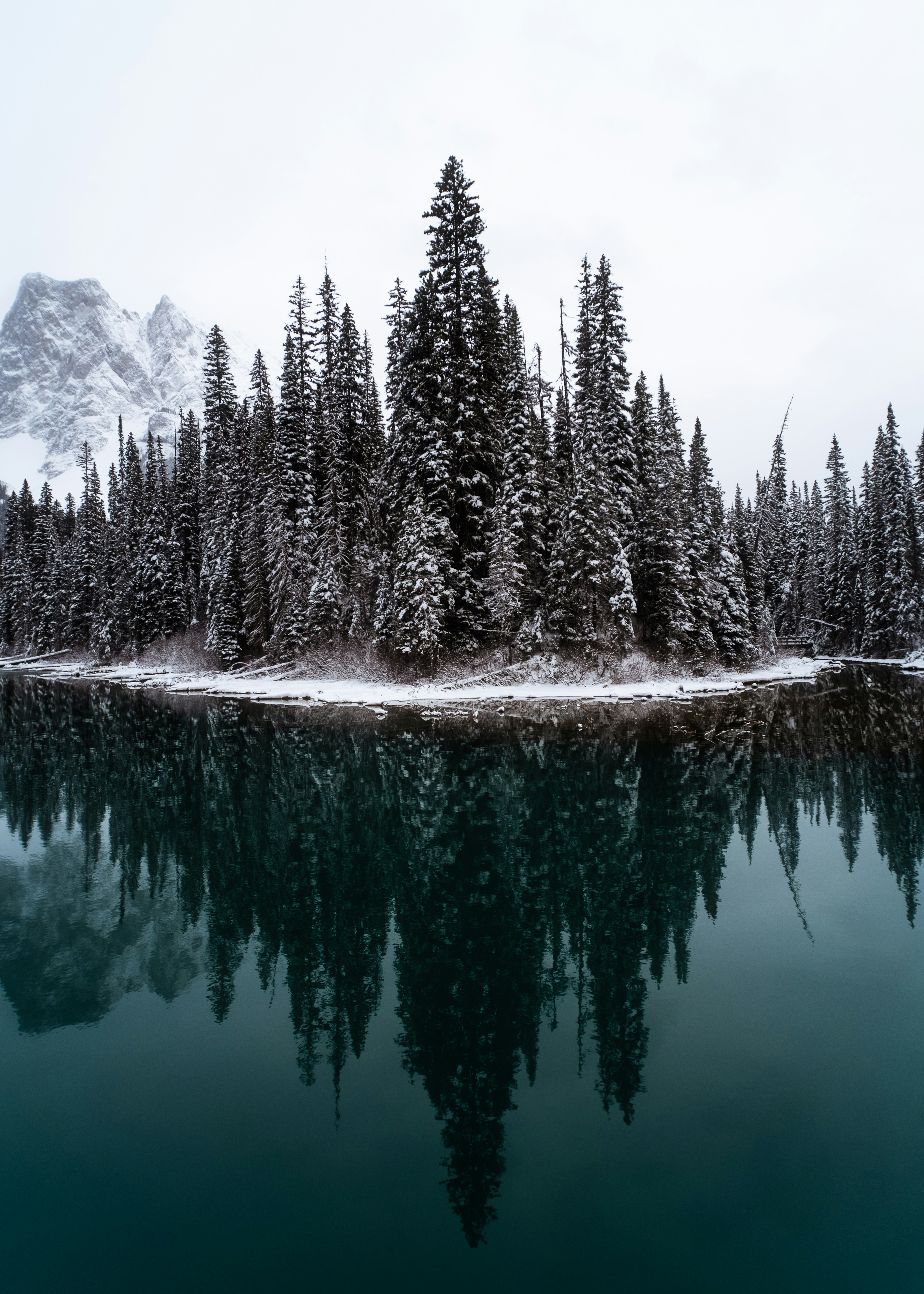 great photo recipe,how to photograph a lake with trees and mountains in the background