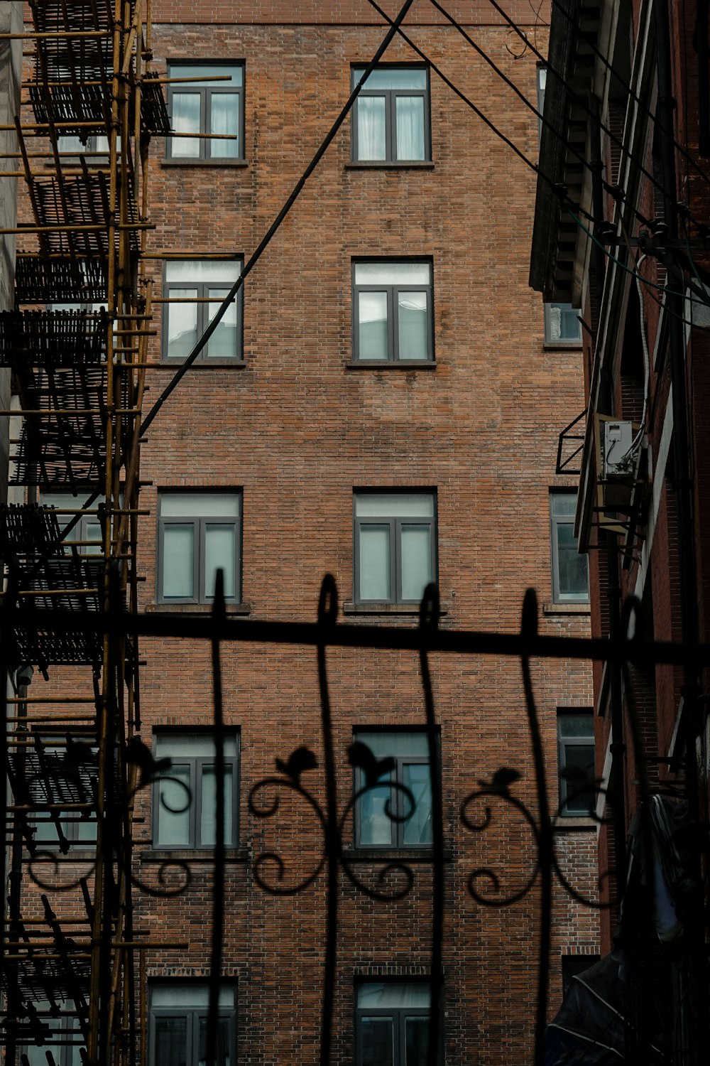 a brick building with windows