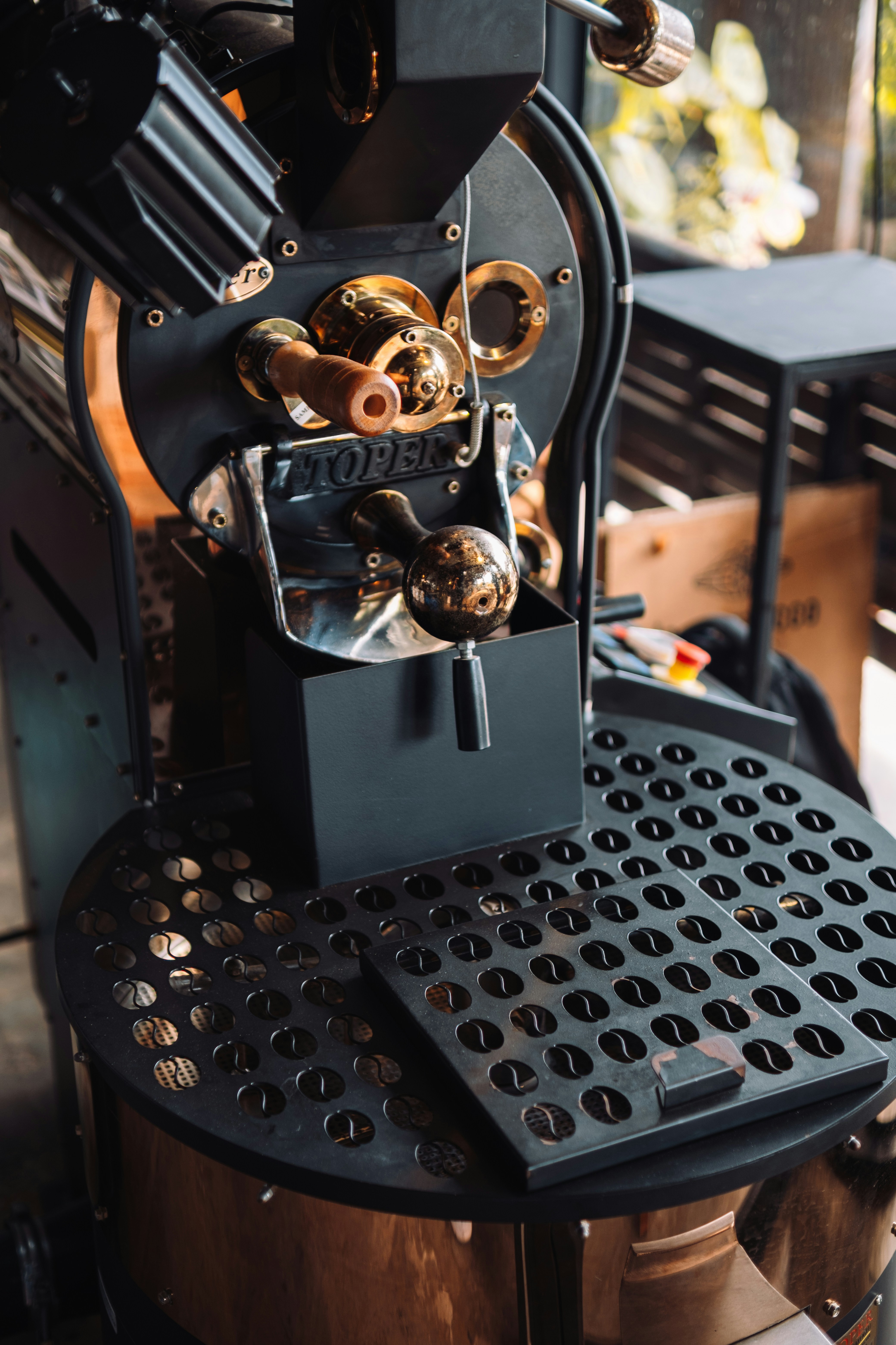 A close up of a machine photo – Free Factory Image on Unsplash