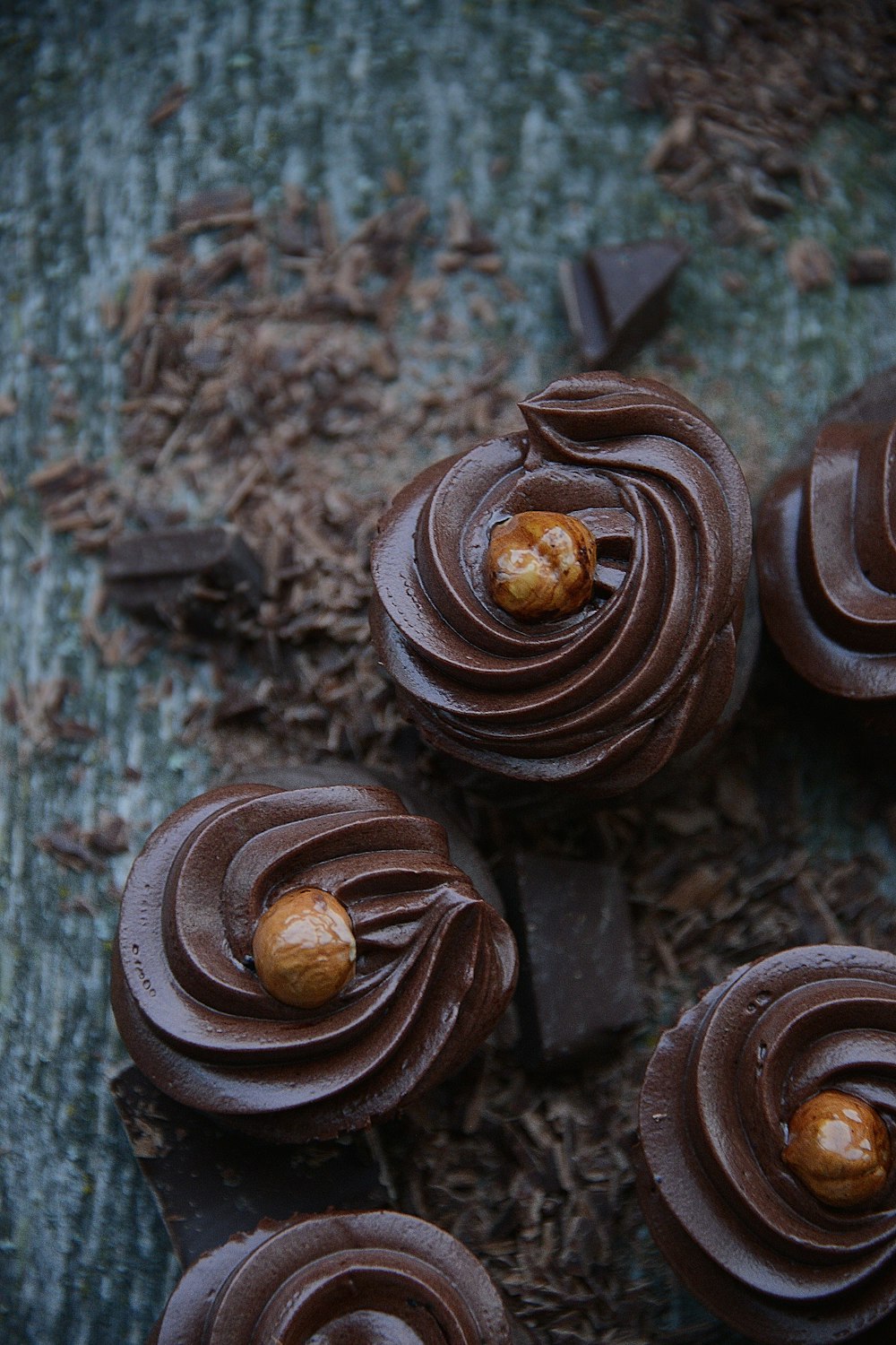 a group of brown mushrooms