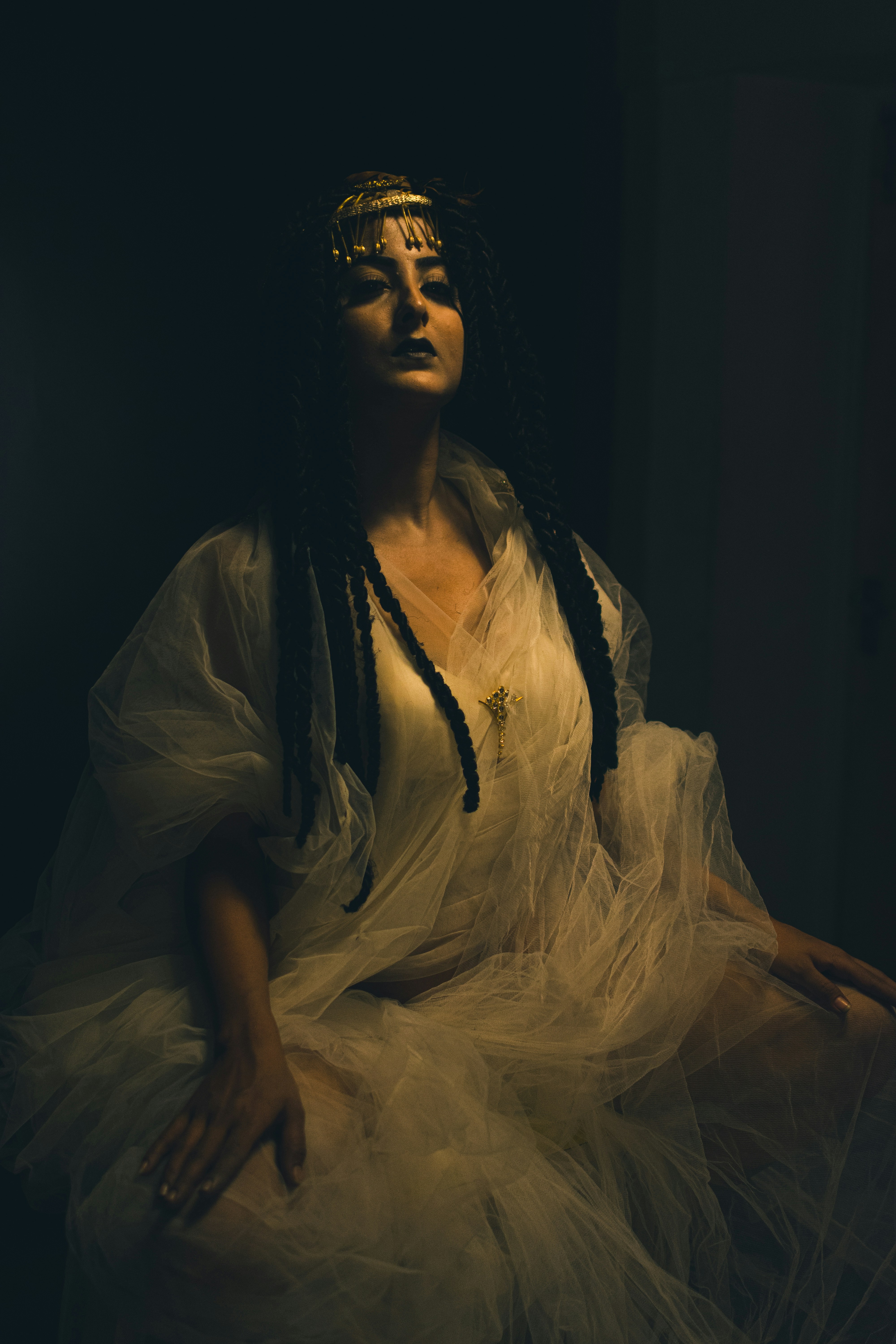 A person in a white dress photo – Free Fashion model Image on Unsplash