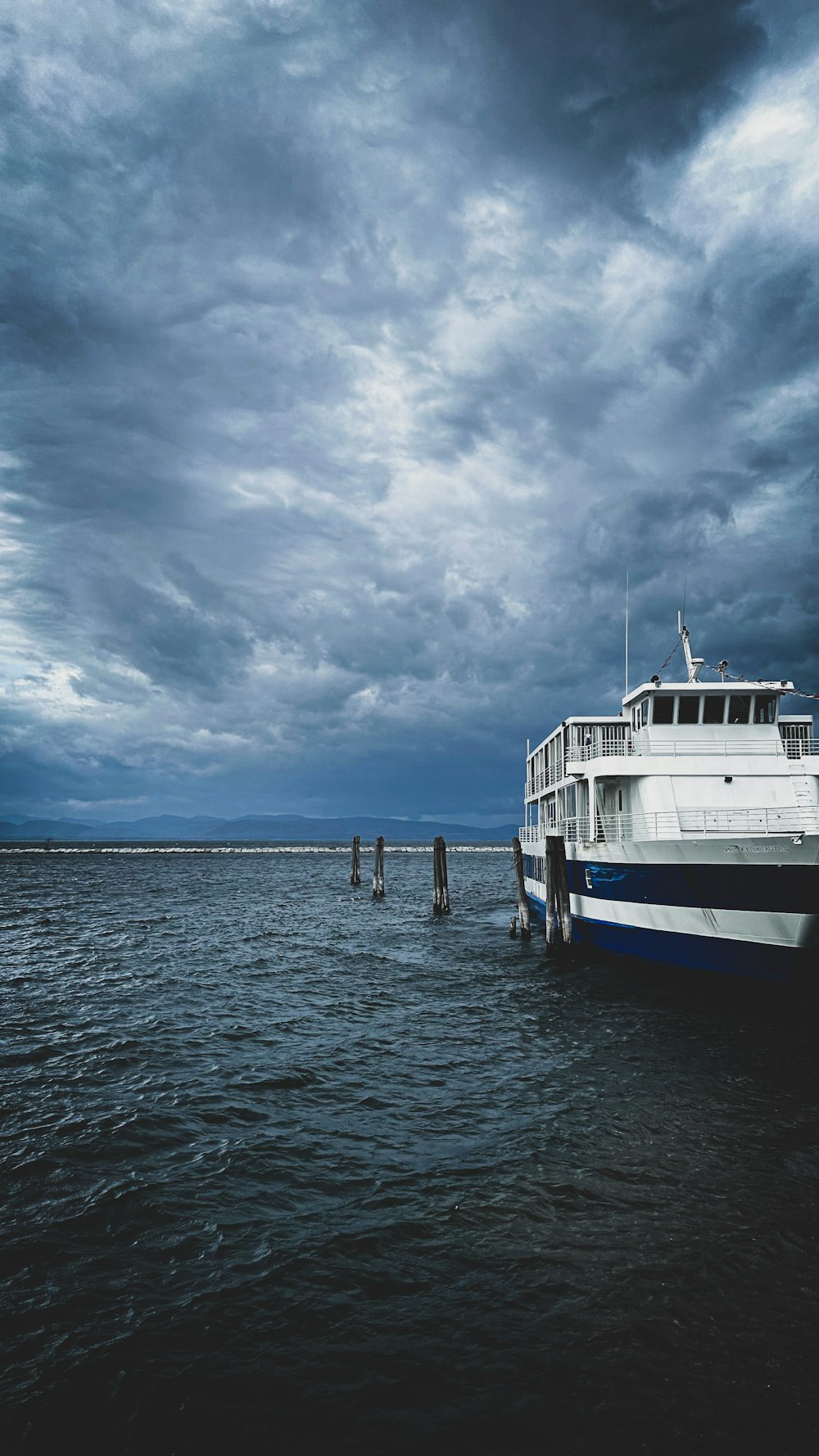 Un barco en el agua