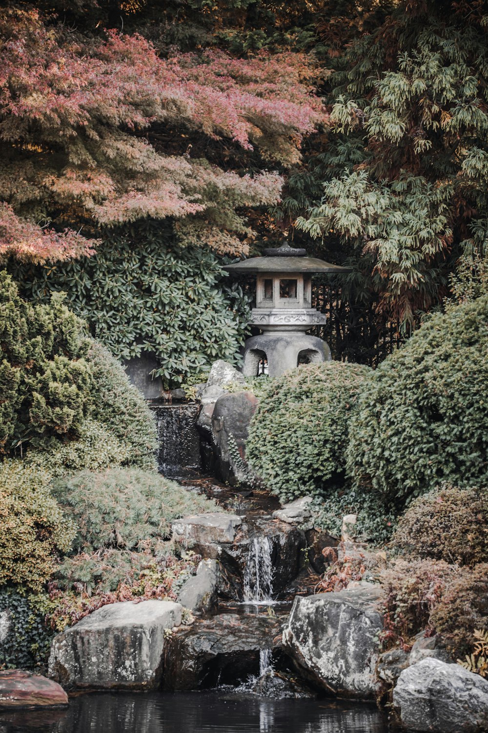 a small building surrounded by trees