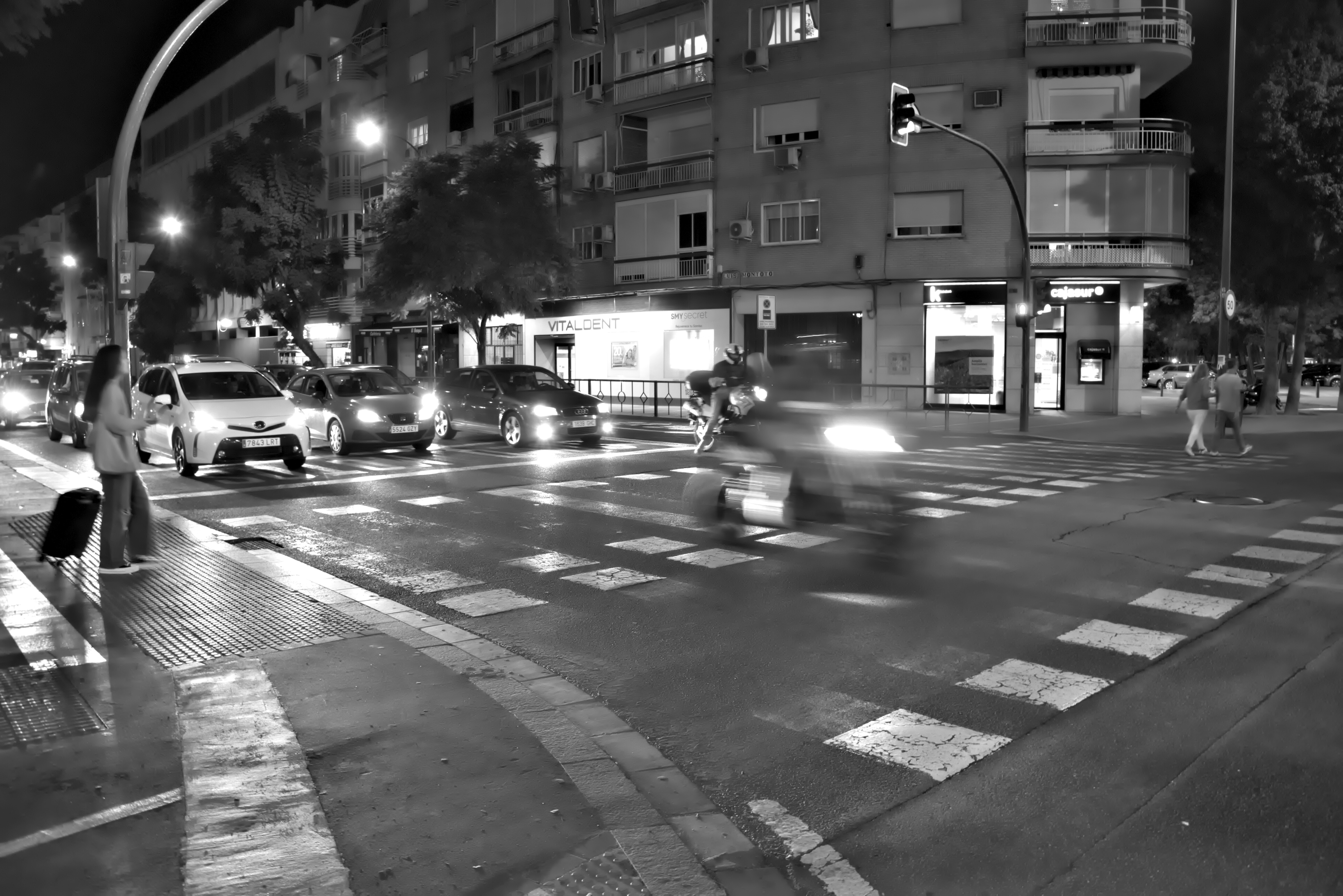 Sudorese noturna intensa e febre baixa recorrente