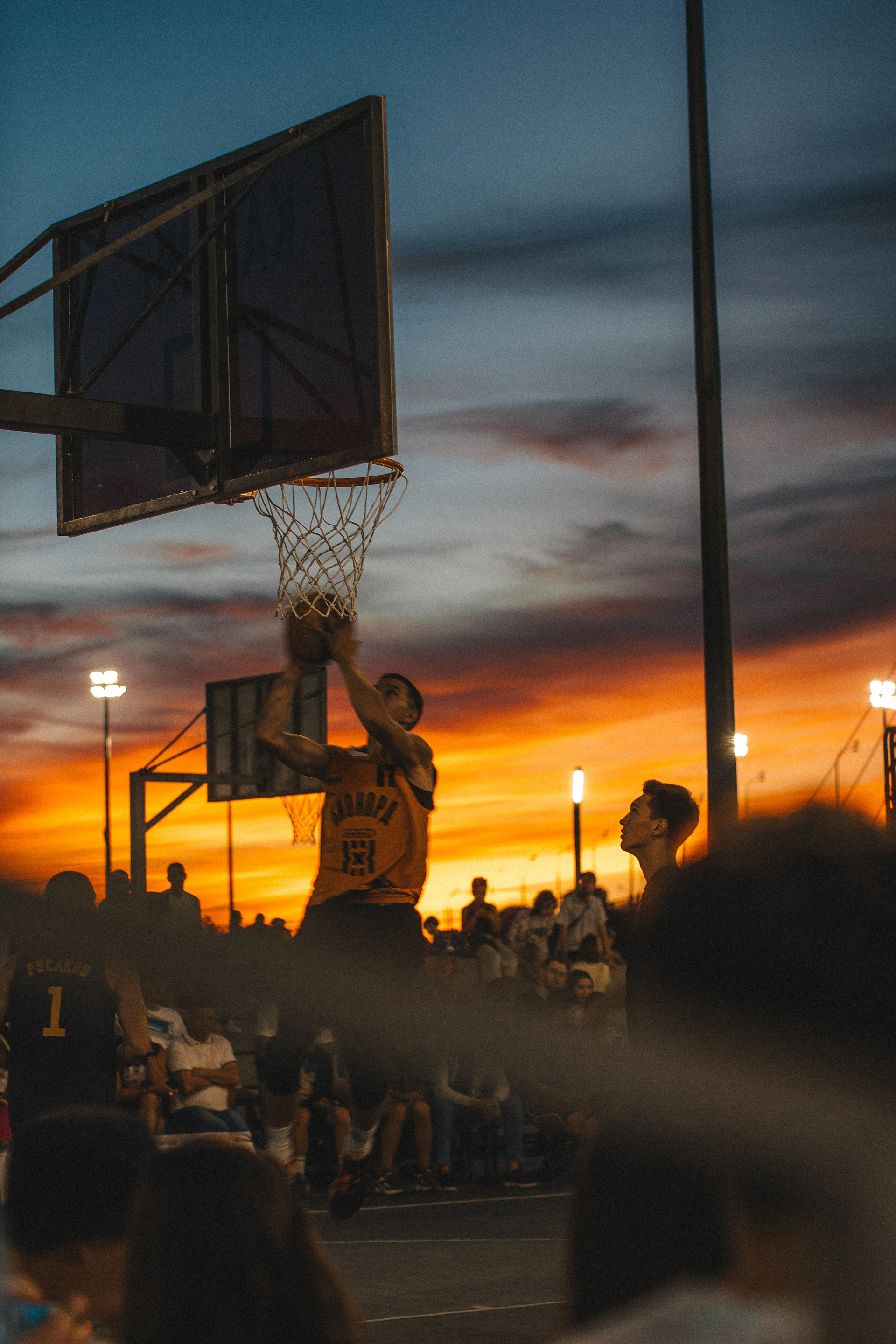 gray computer monitor