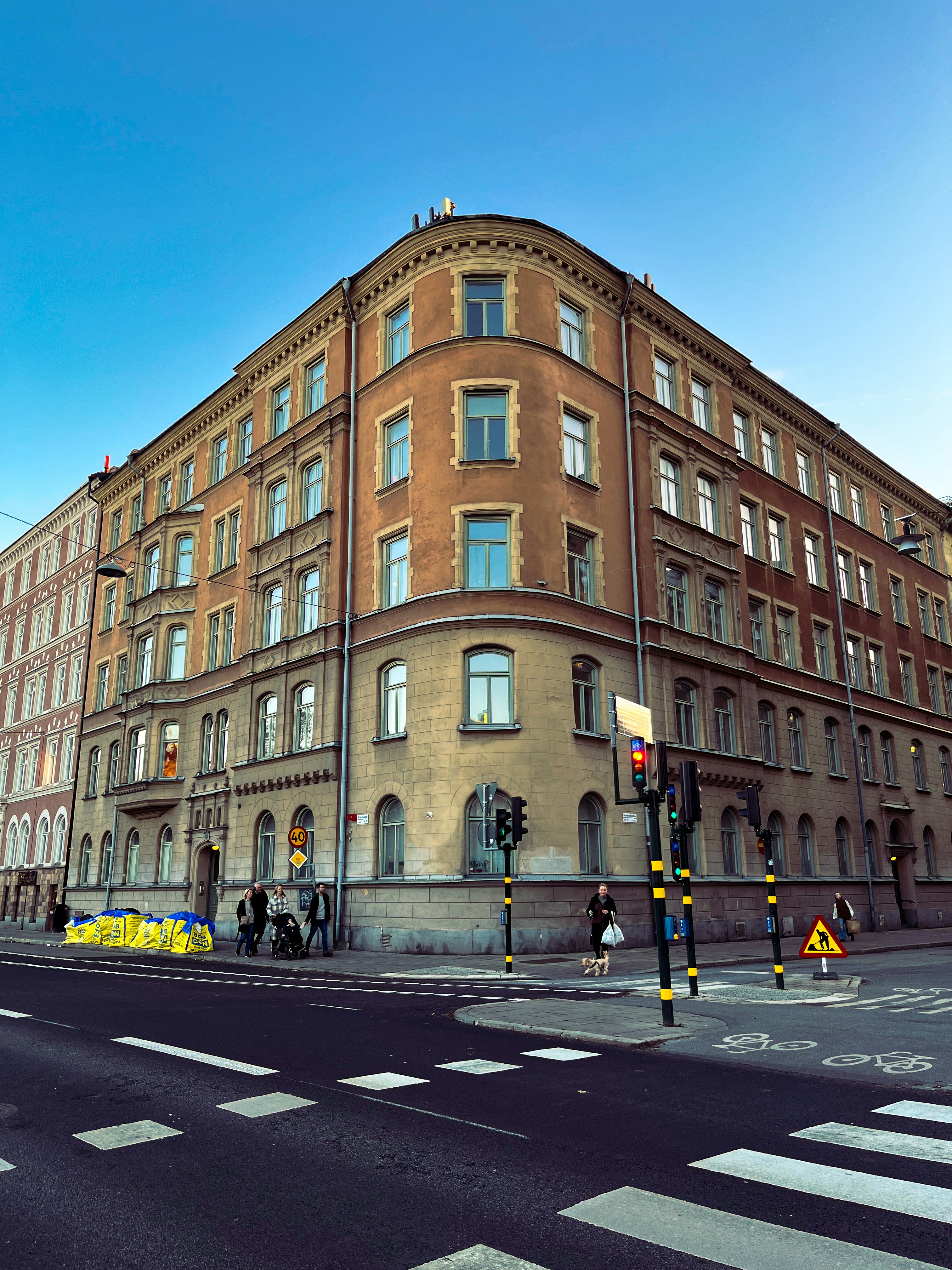 Photo by manuelltony