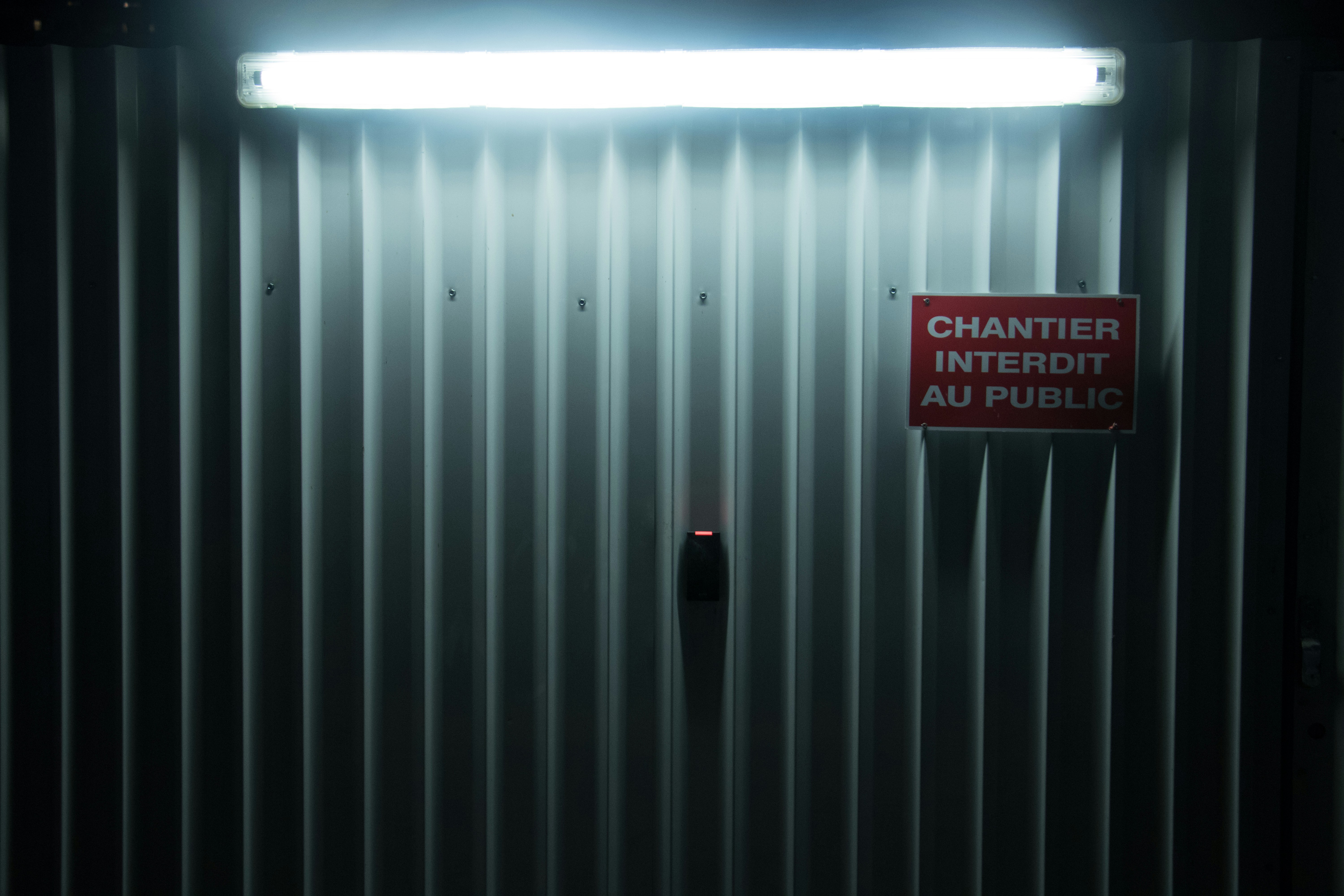 Quand les agents de sécurité bloquent l'accès d'un chantier : Le tribunal tranche