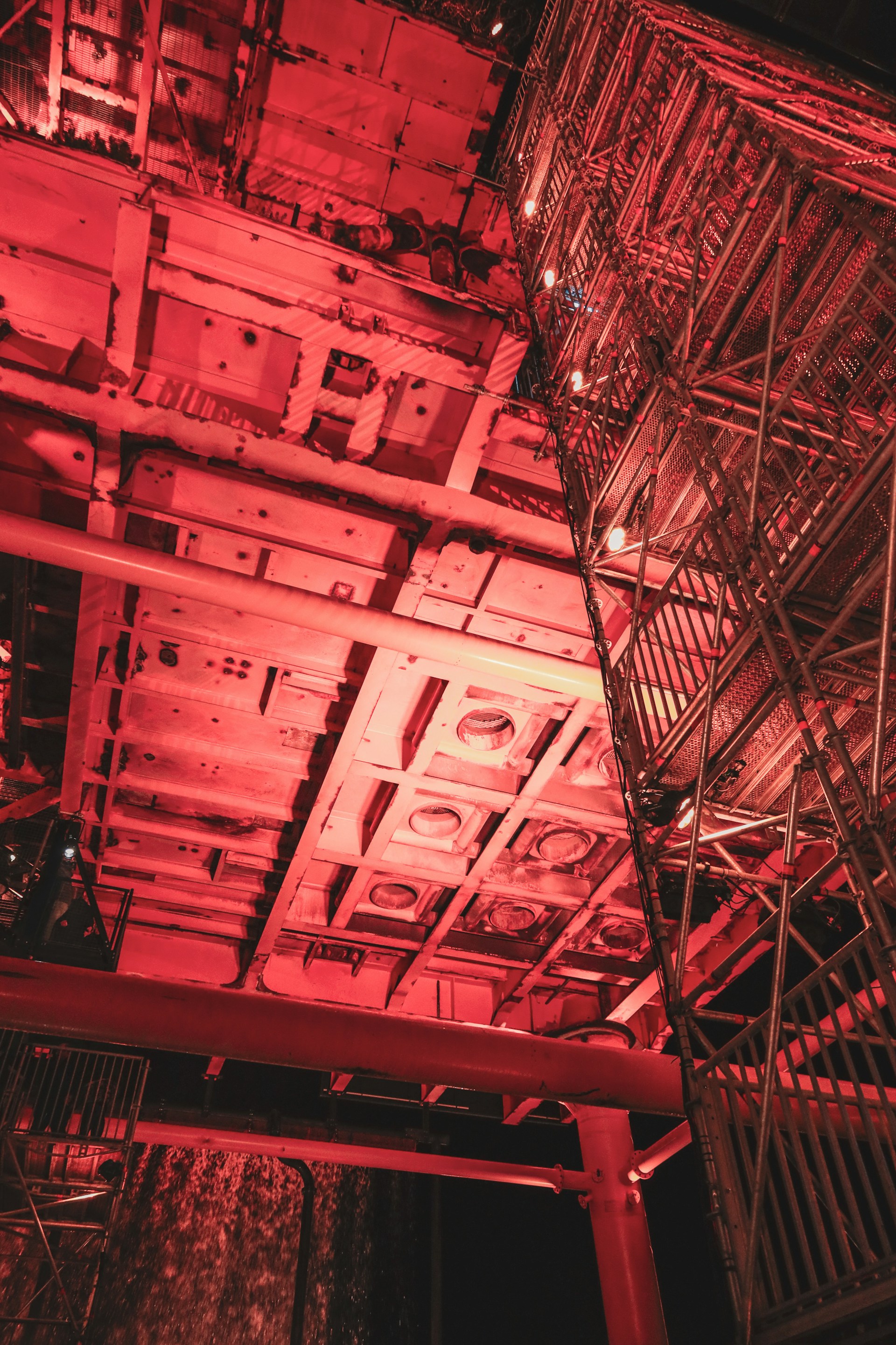 gray computer monitor