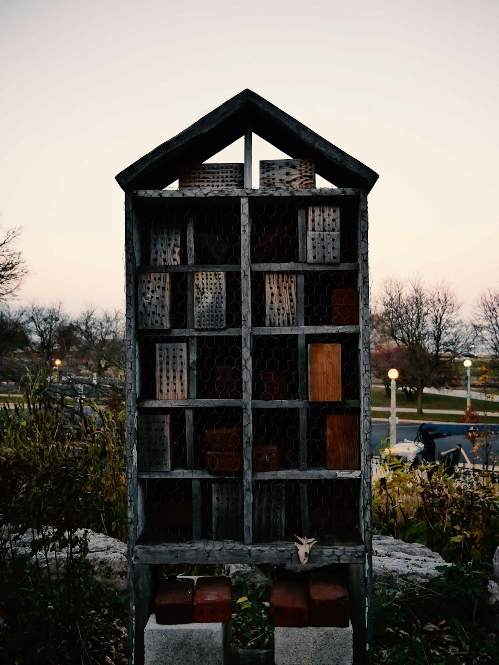 a small wooden building