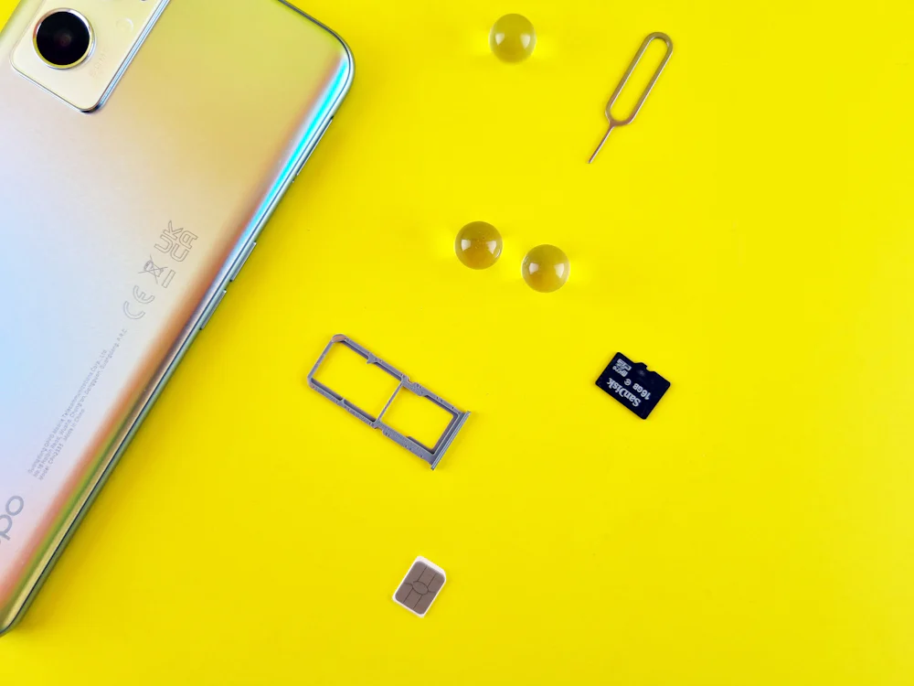 Stay Connected Abroad: The Ultimate 2026 Guide to Travel eSIMs vs. Local SIMs