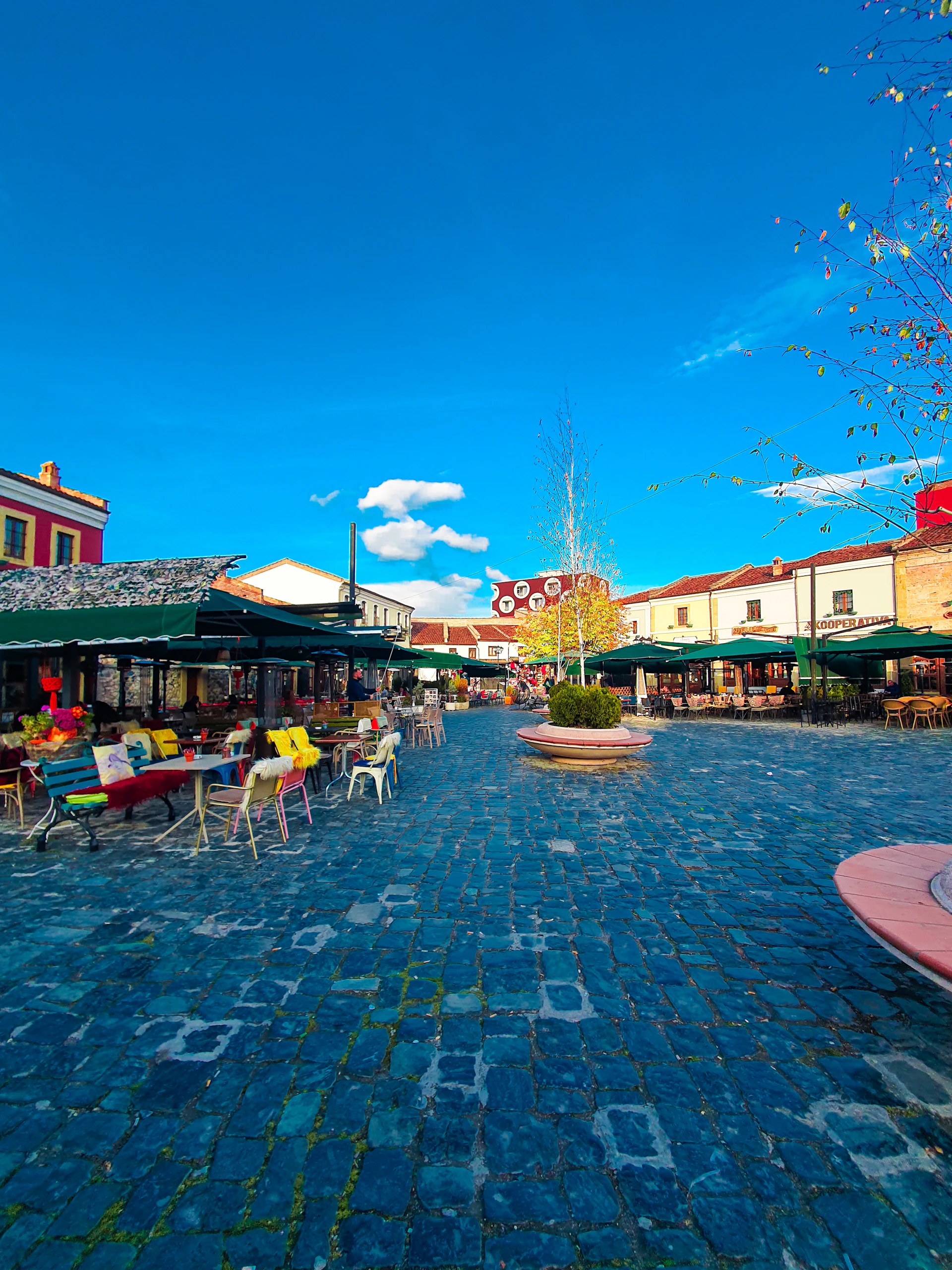 gray computer monitor