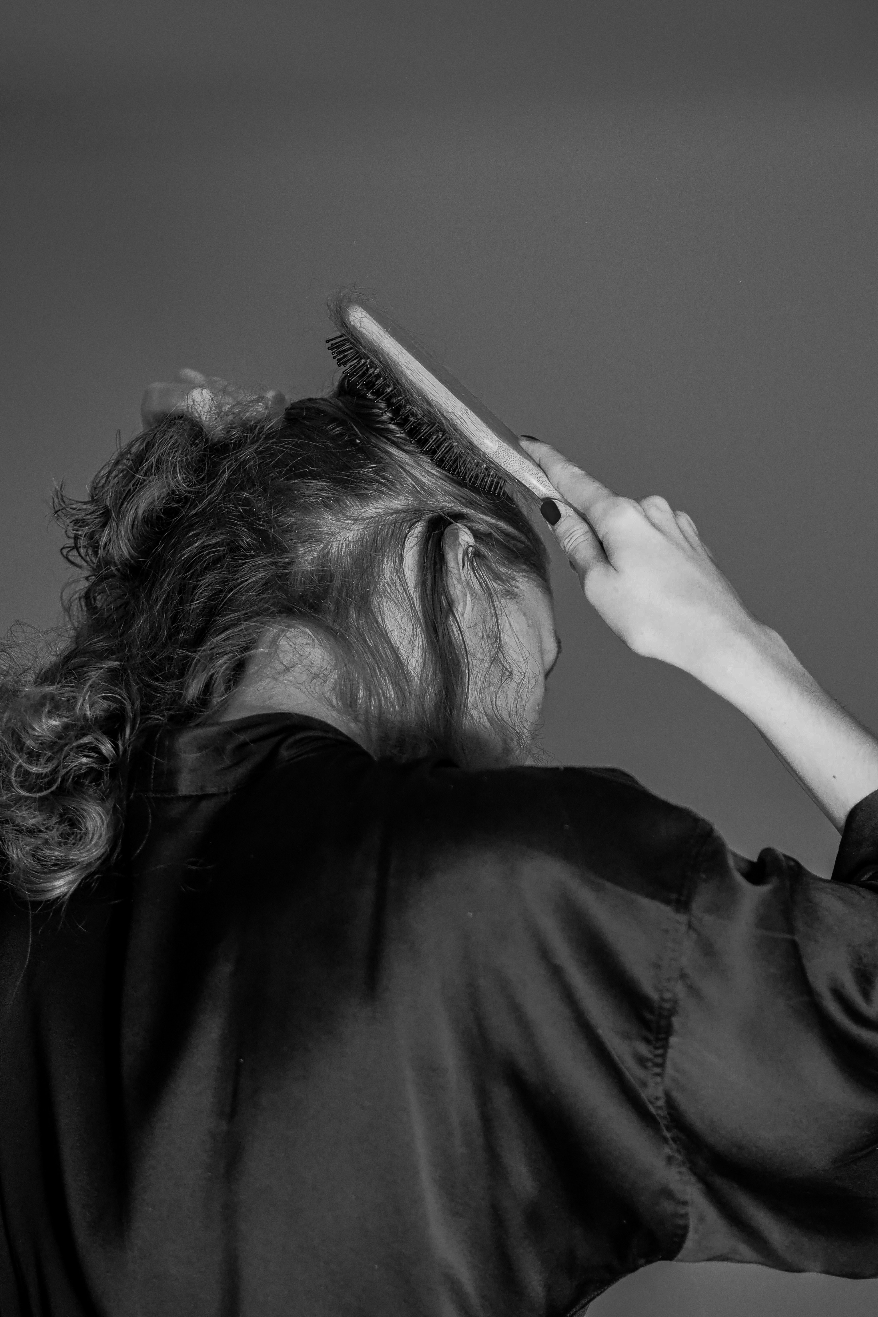 A person cutting the hair photo Free Usa Image on Unsplash