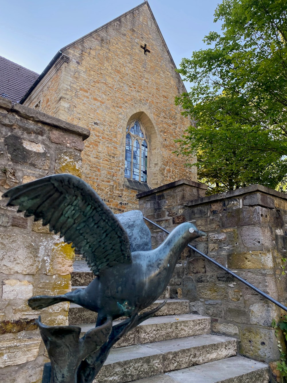 Eine Statue eines Vogels