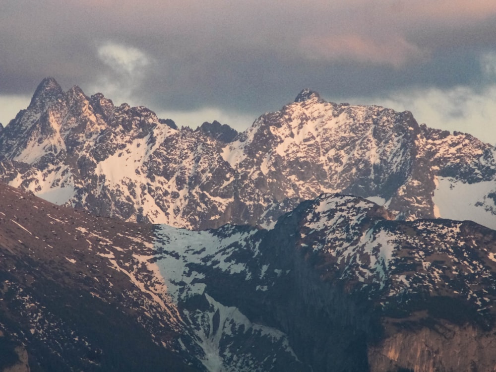 a snowy mountain range