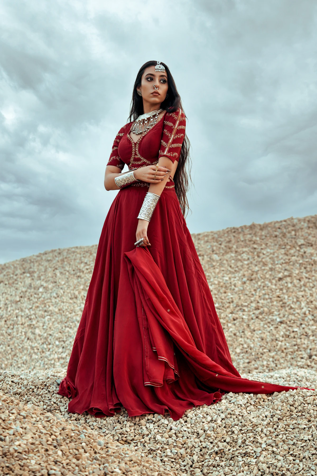 Mujer vistiendo lehenga tradicional hindú