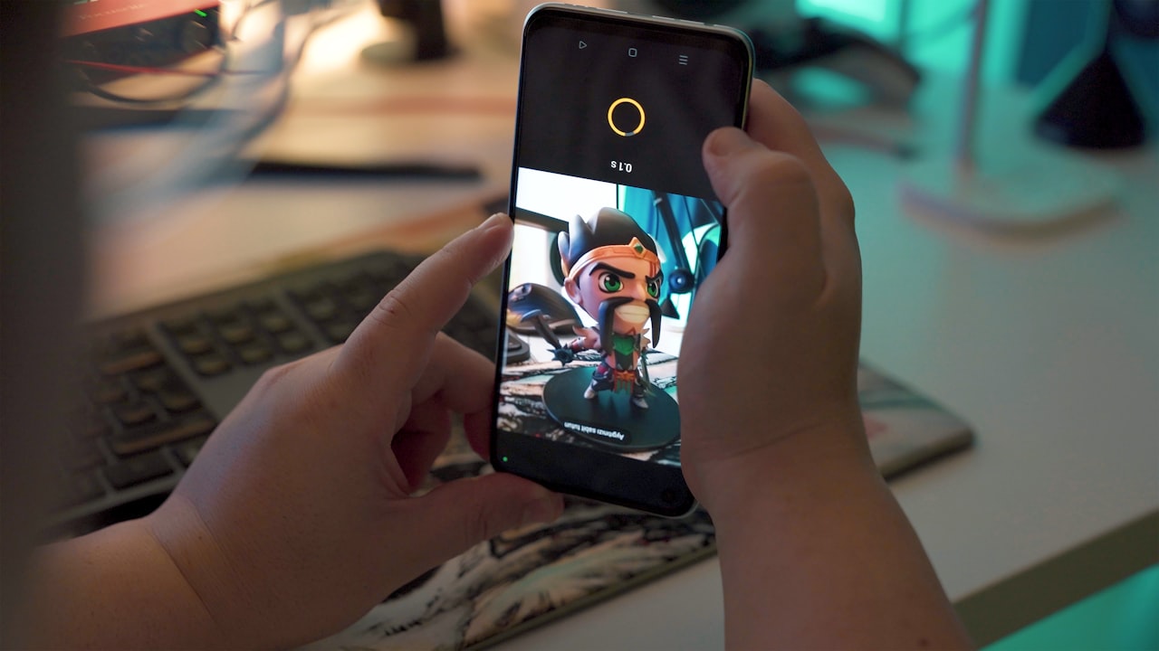 Here’s The Right Age To Give Your Child A Cell Phone, According To Experts