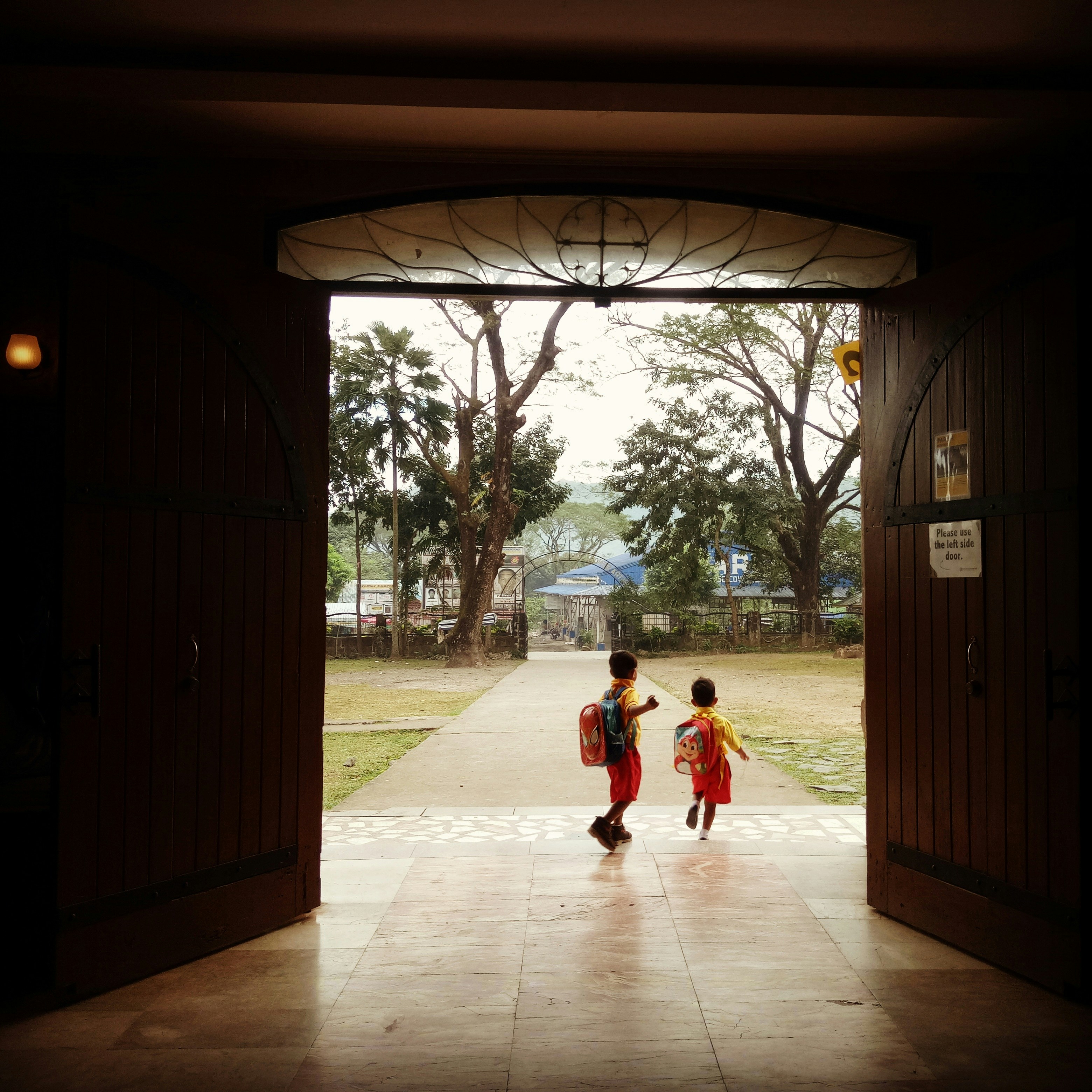 자녀가 집을 떠나는 꿈의 의미와 다양한 꿈풀이