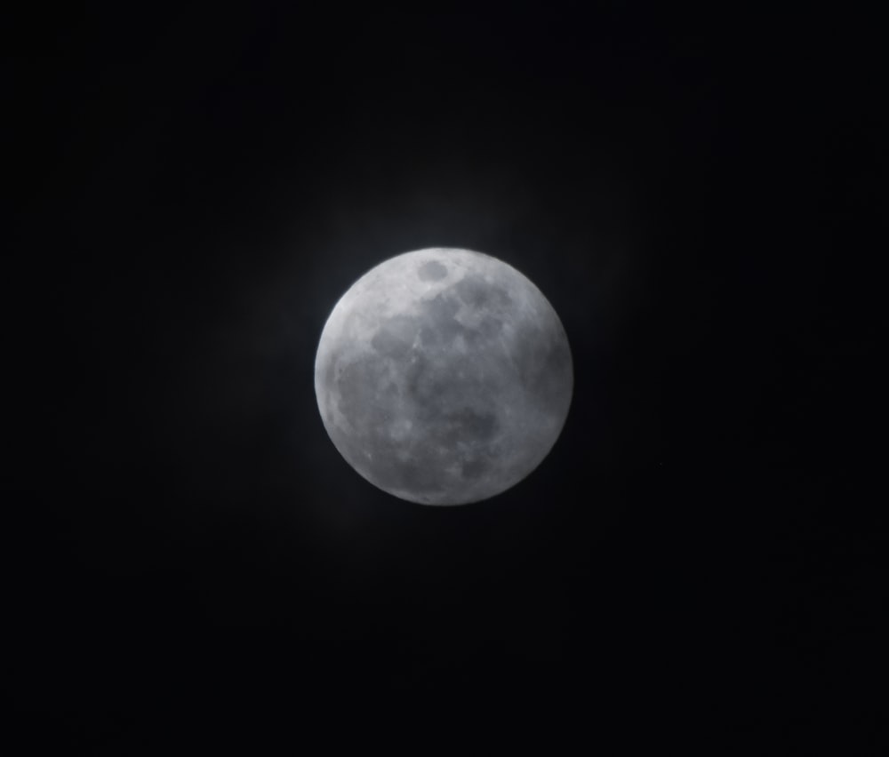 Una luna nel cielo