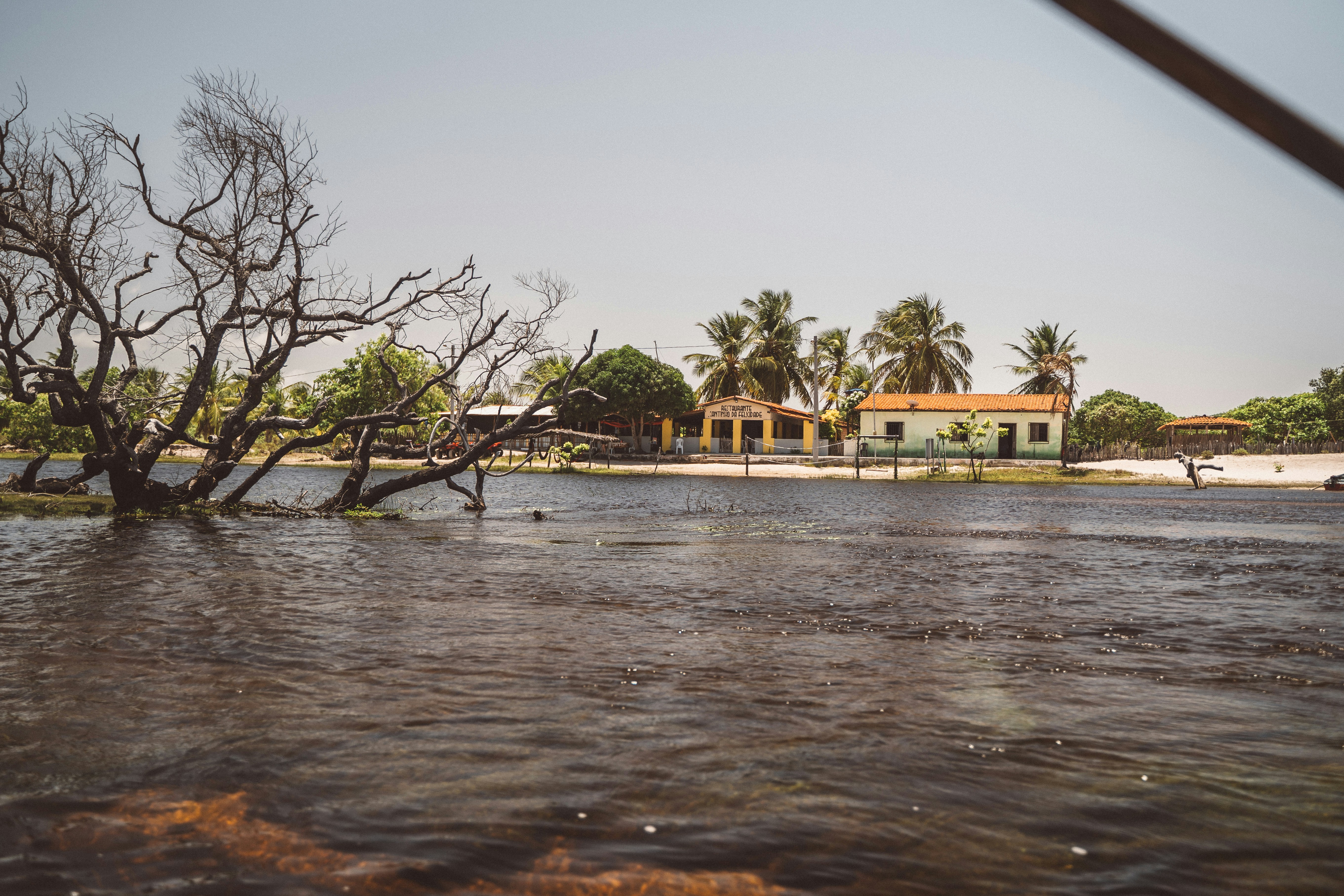 Kongor, Sudan (White Nile’s untouched banks) - Um pouco de como é o meio de transporte nas lagoas do Maranhão.