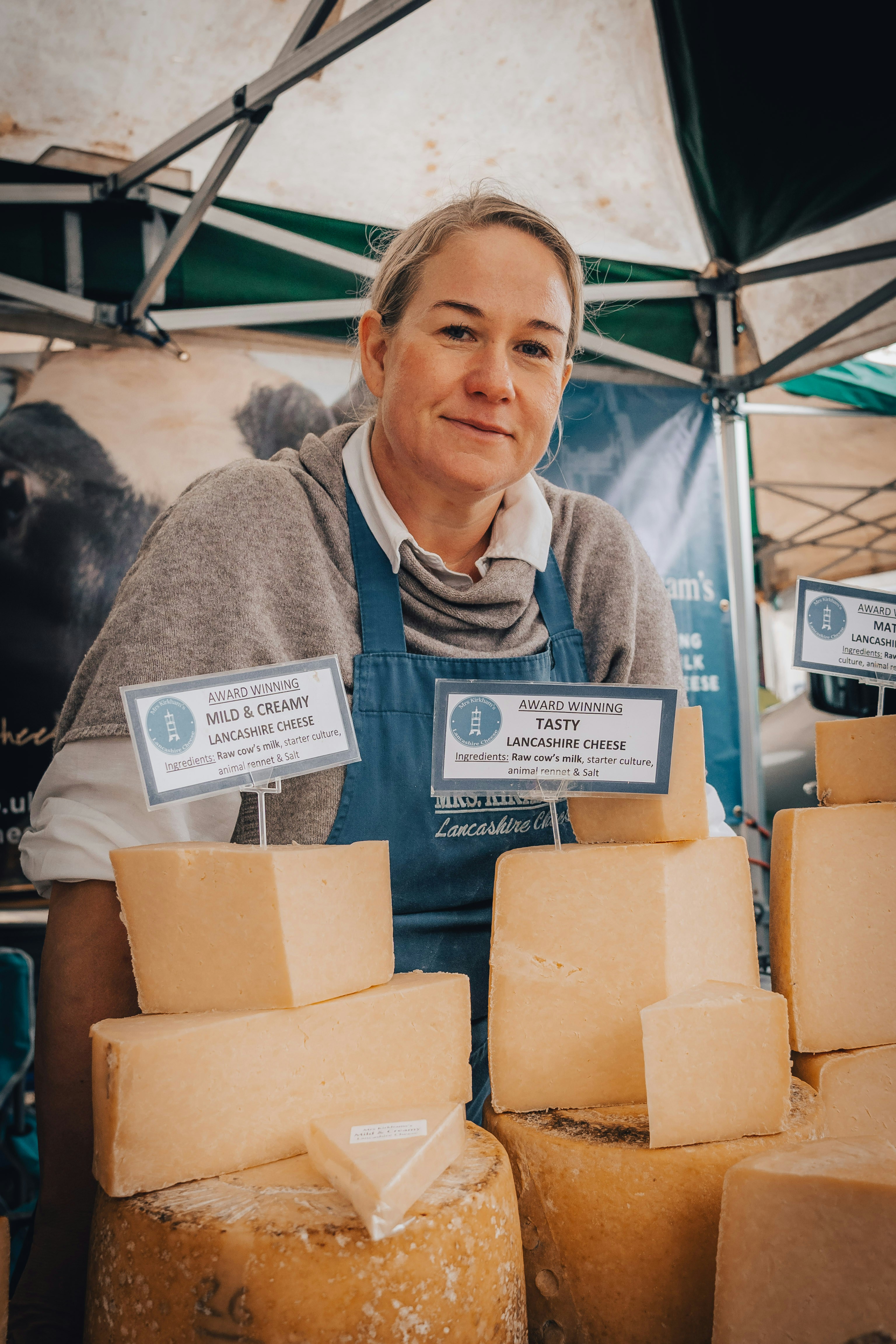 gray computer monitor