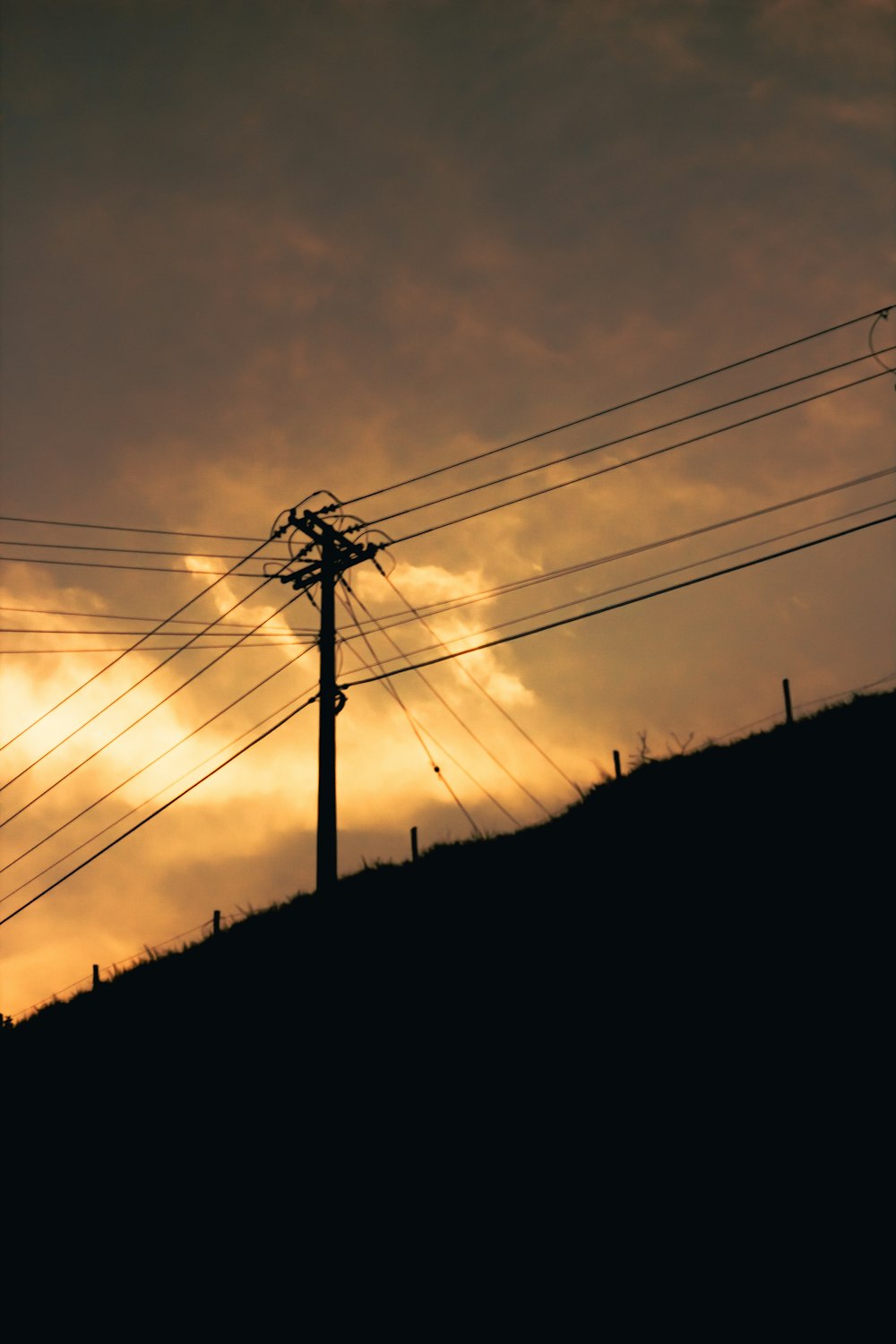 Un tramonto su una collina