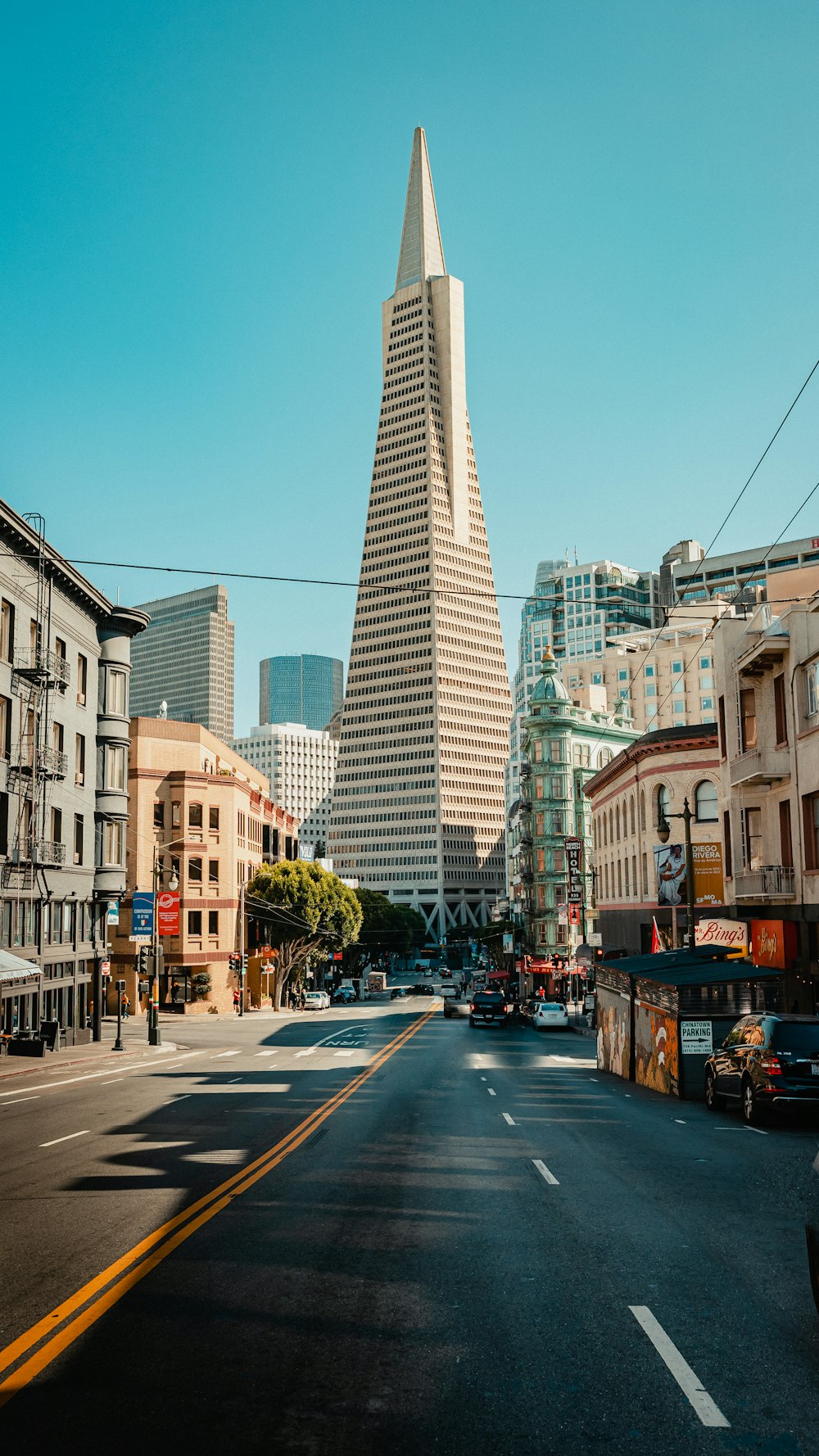 a tall building in Transamerica Pyramid