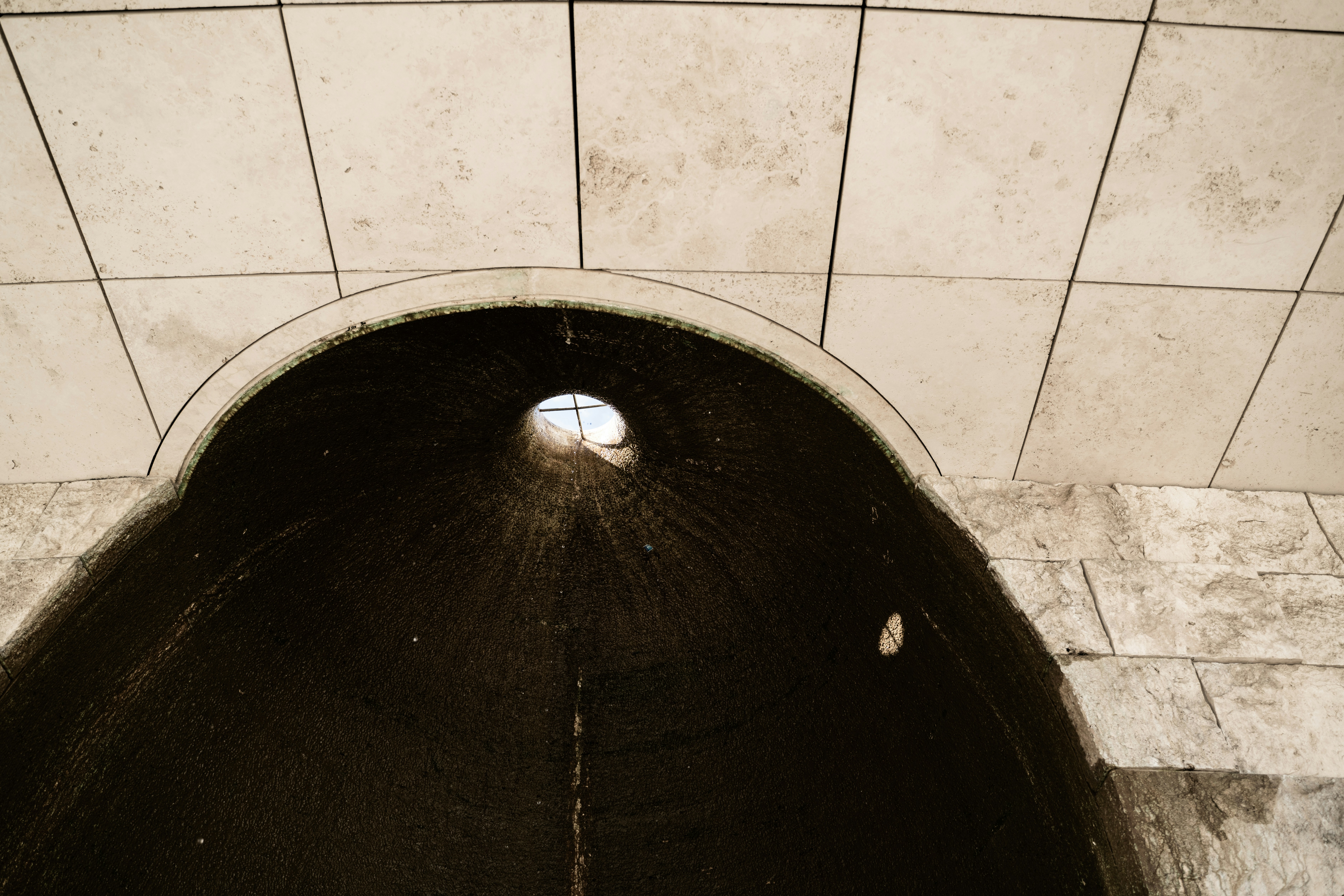 Goodbye Gunk, Hello Fresh Seal: Recaulking Your Bathtub Drain Like a Pro