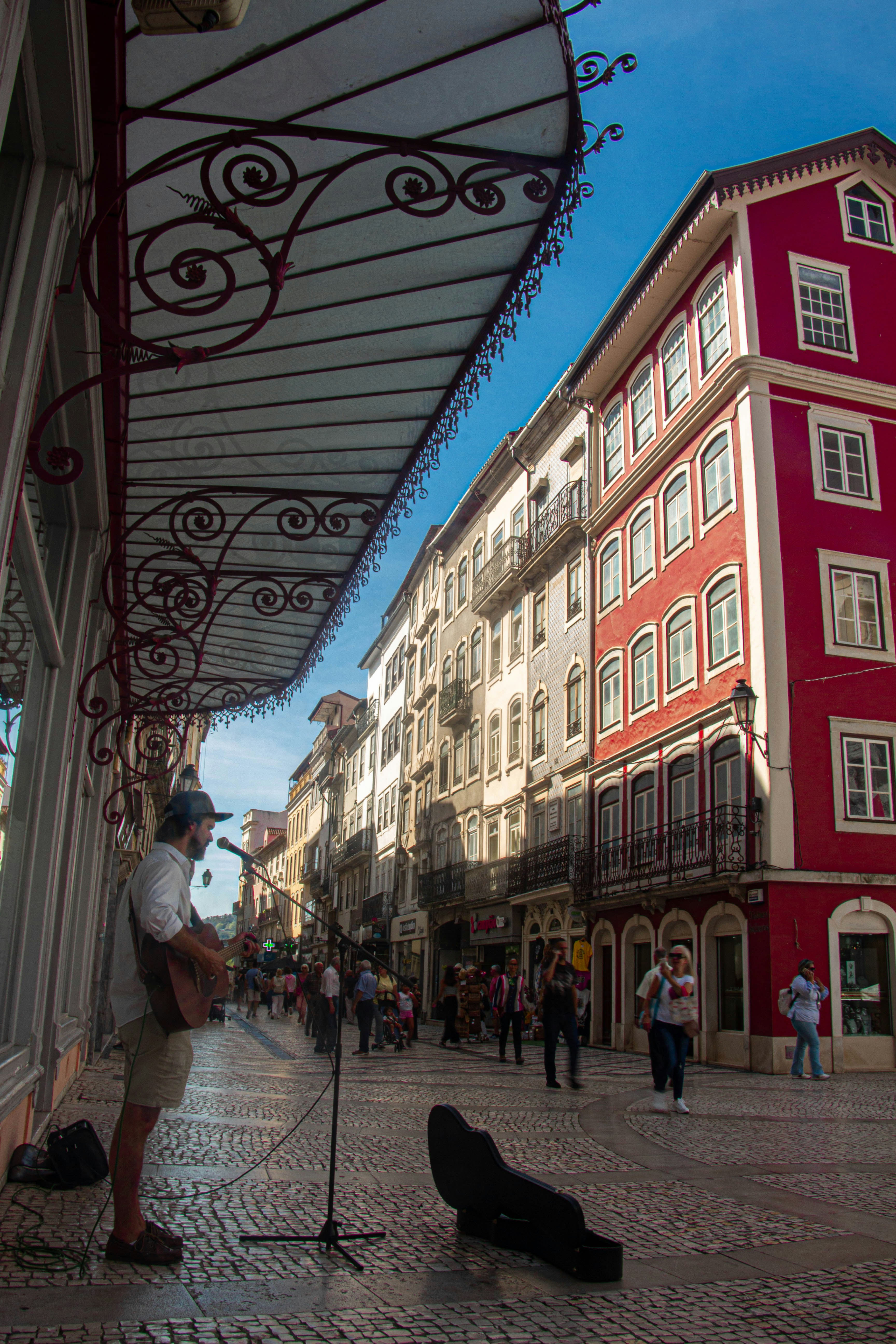 Traditional Academic Memorabilia: University Symbols & Student Life