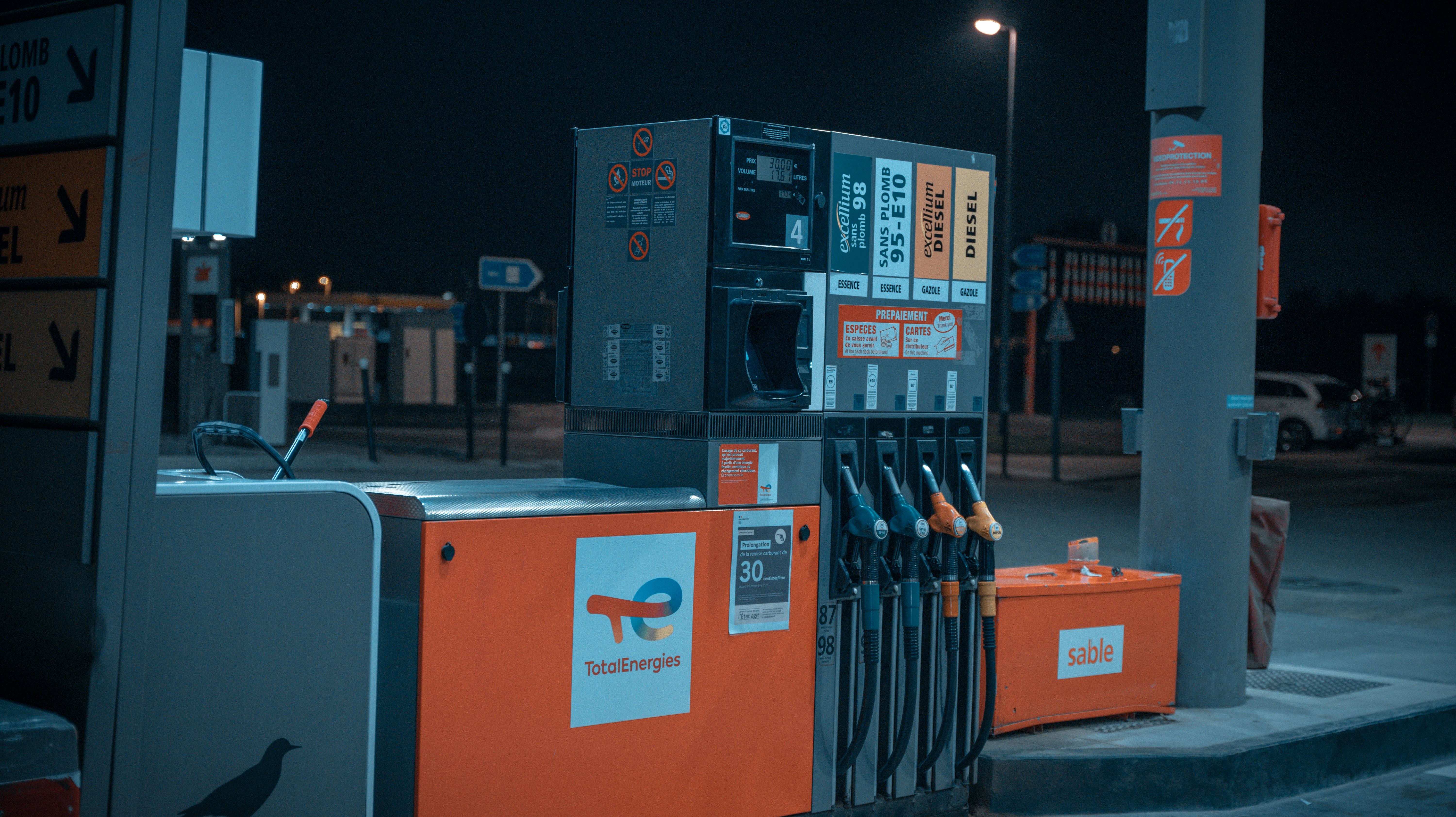 How to Find Electric Charging Stations Anywhere You Drive