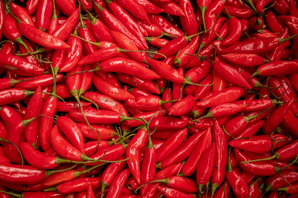 a pile of red peppers