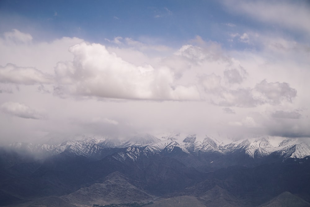 a snowy mountain range