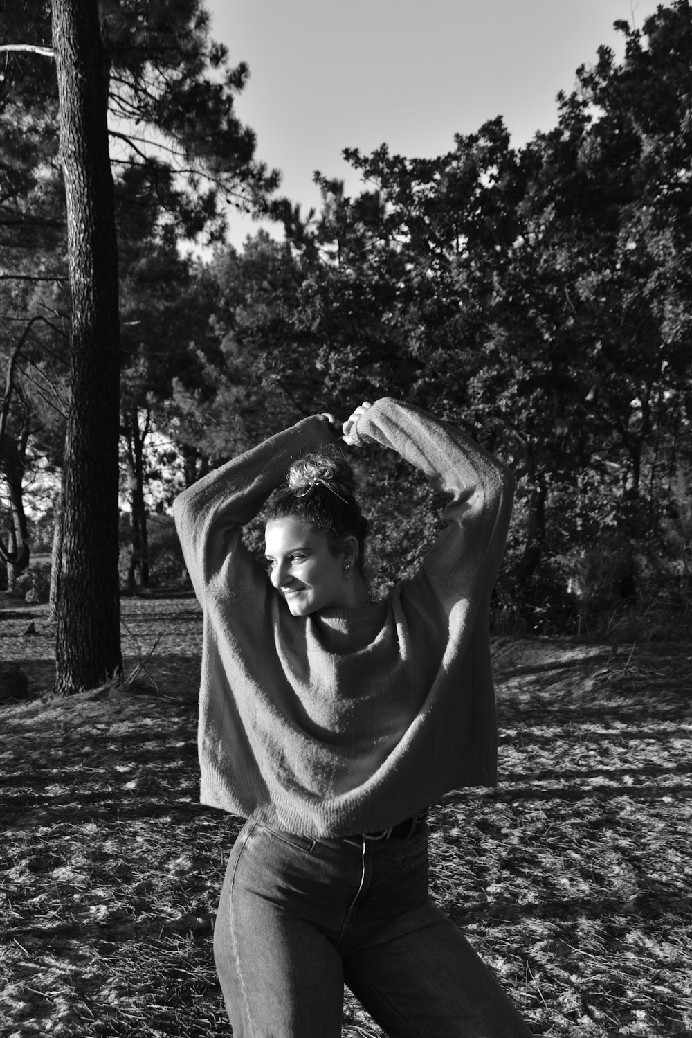 a woman throwing a frisbee