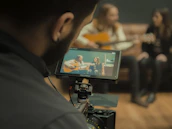 captação de vídeo profissional com monitor em produção audiovisual