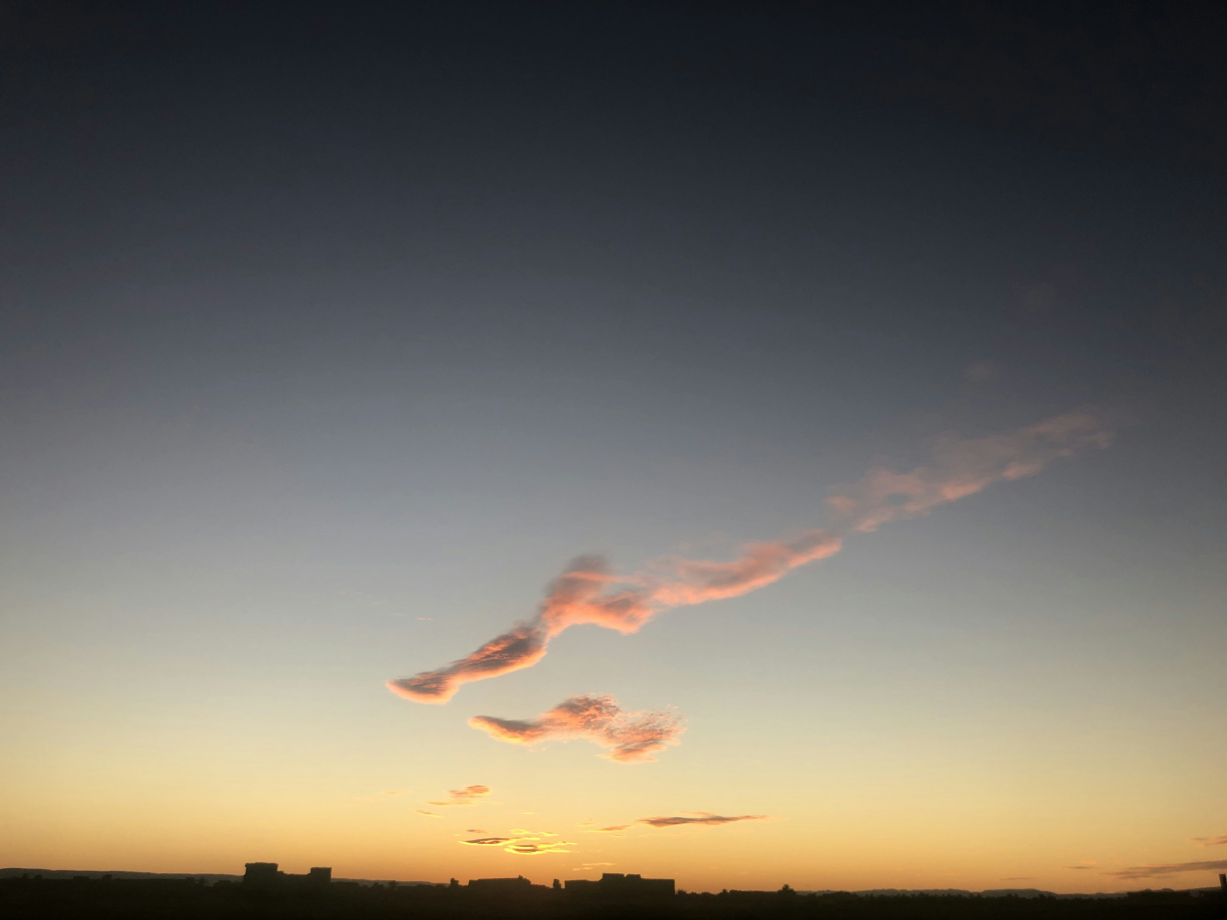 雲のある夕日