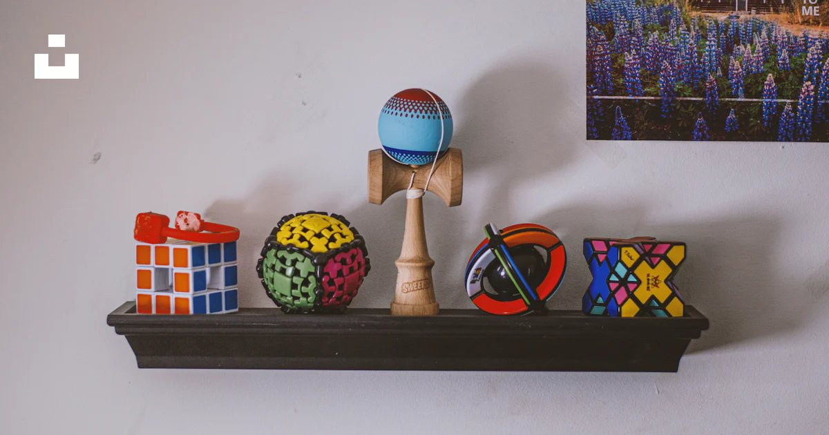 Shelf Withbobject A shelf with objects on it photo – Free Toy Image on Unsplash
