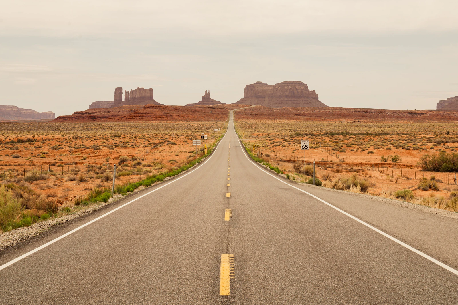 Cheapest road trip destinations in the USA with a scenic desert highway — Photo from Unsplash