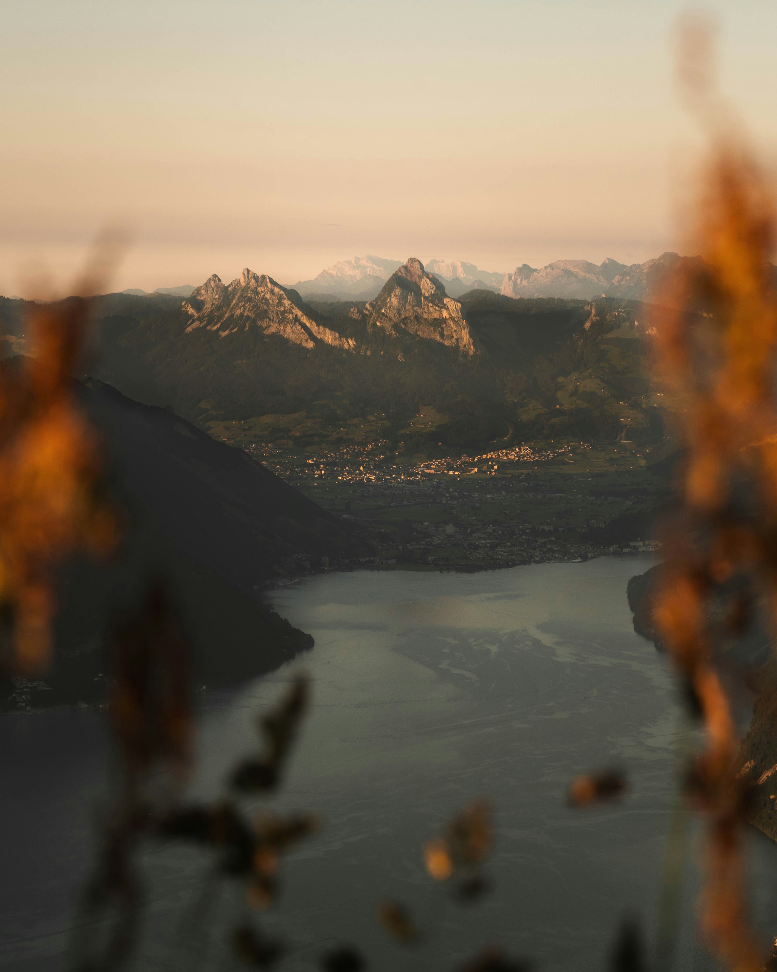a snowy mountain range