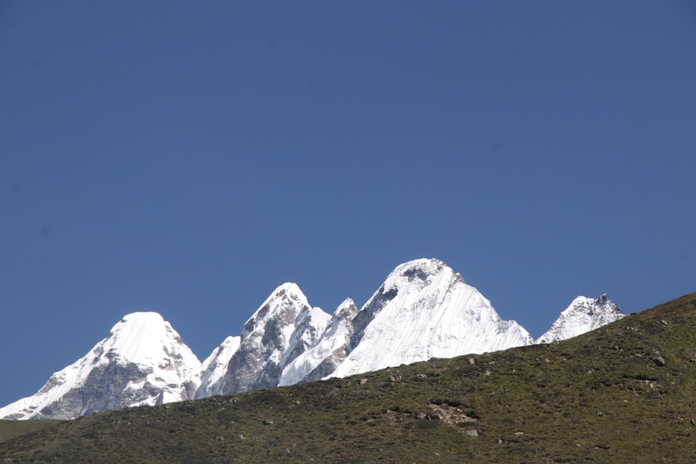 a snowy mountain range