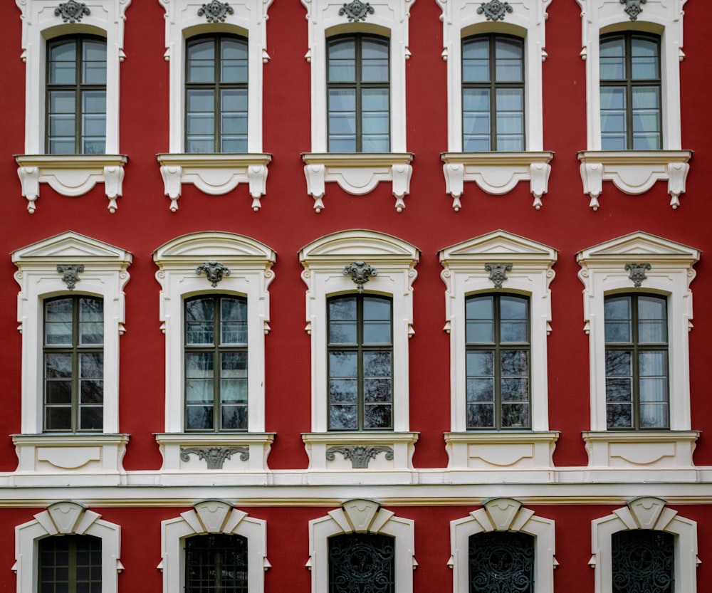 a building with many windows