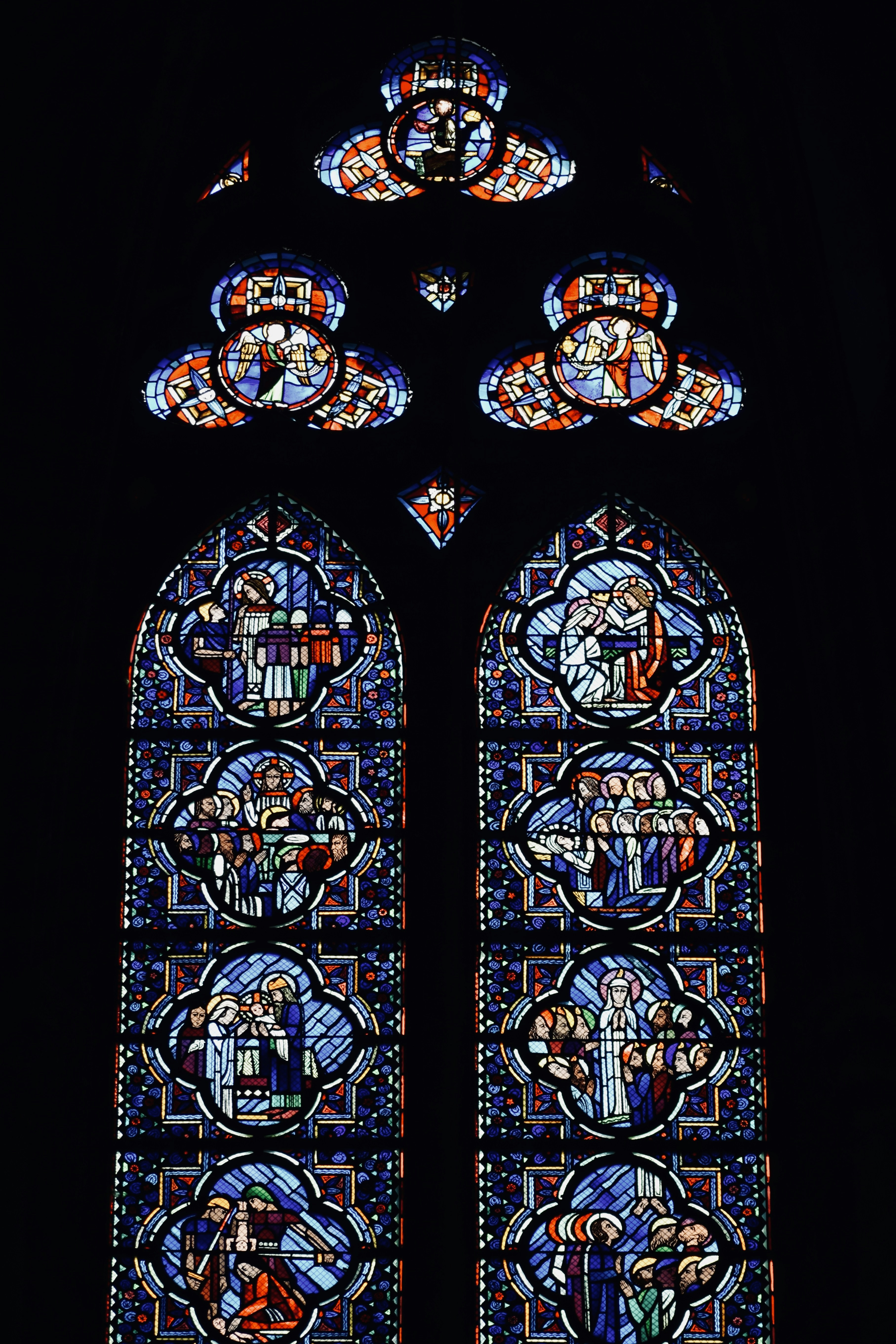 A stained glass window with Chartres Cathedral in the background photo –  Free Art Image on Unsplash, image size:3000x4500