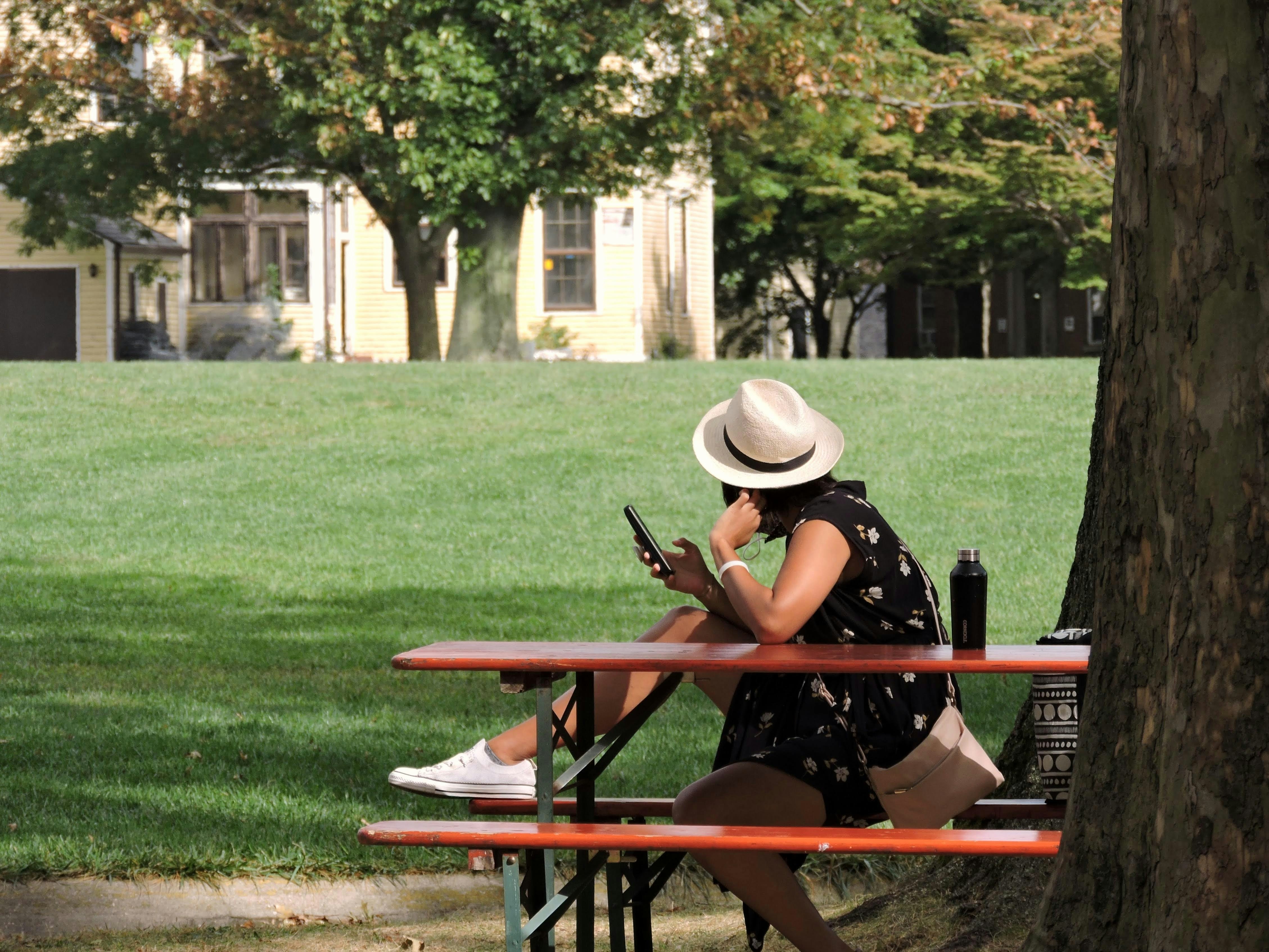 Do These Things On Your Smartphone While Kids Play