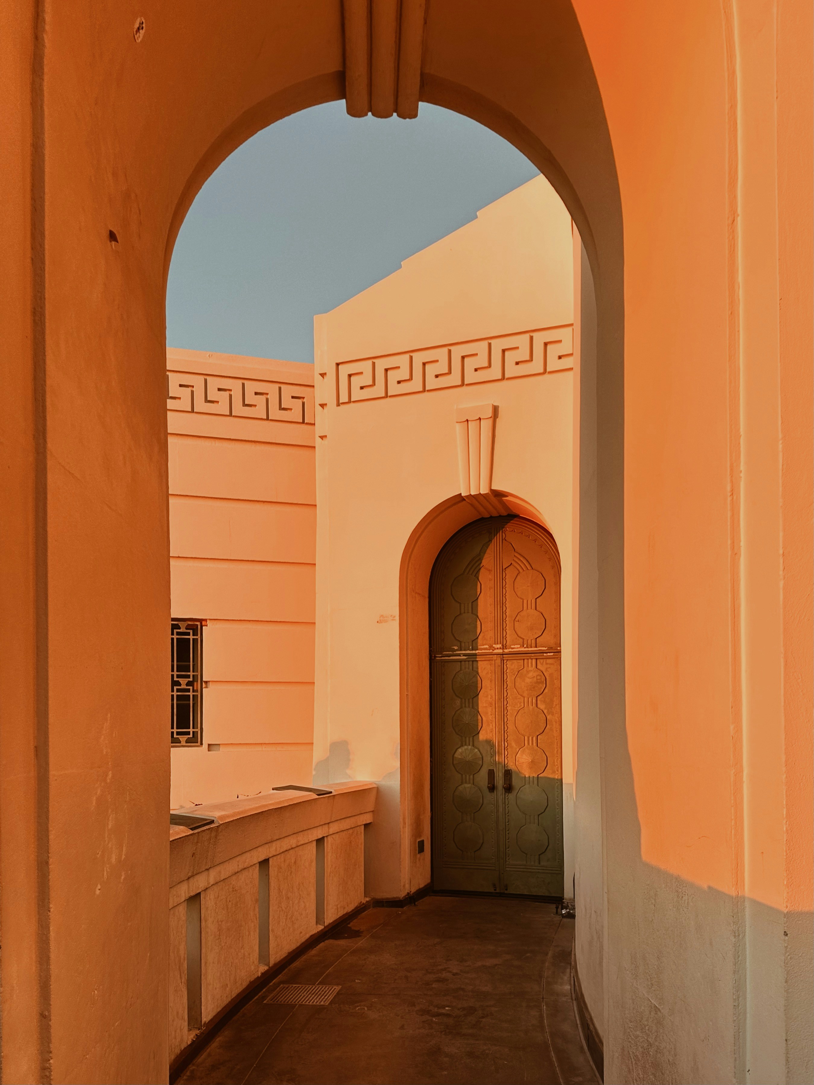 great photo recipe,how to photograph modern minimal arch door; a bathroom with a large arched doorway