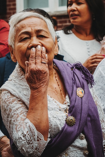a person with the hand on the face