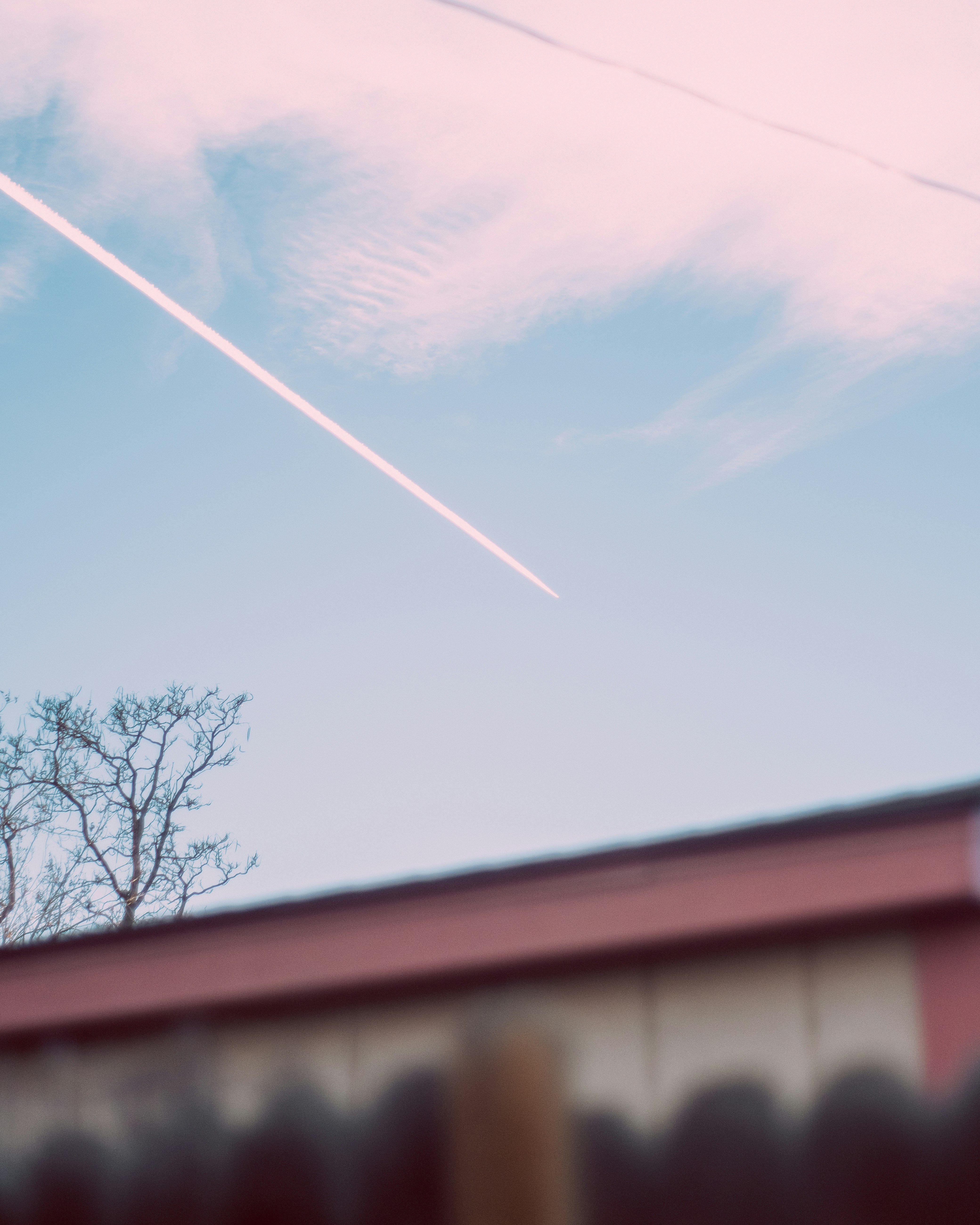 A blue sky with clouds and a tree photo – Free Nature Image on Unsplash