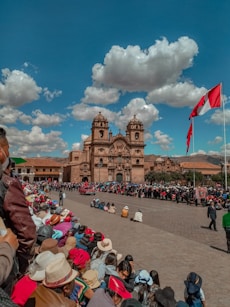 a large crowd of people outside a castle
