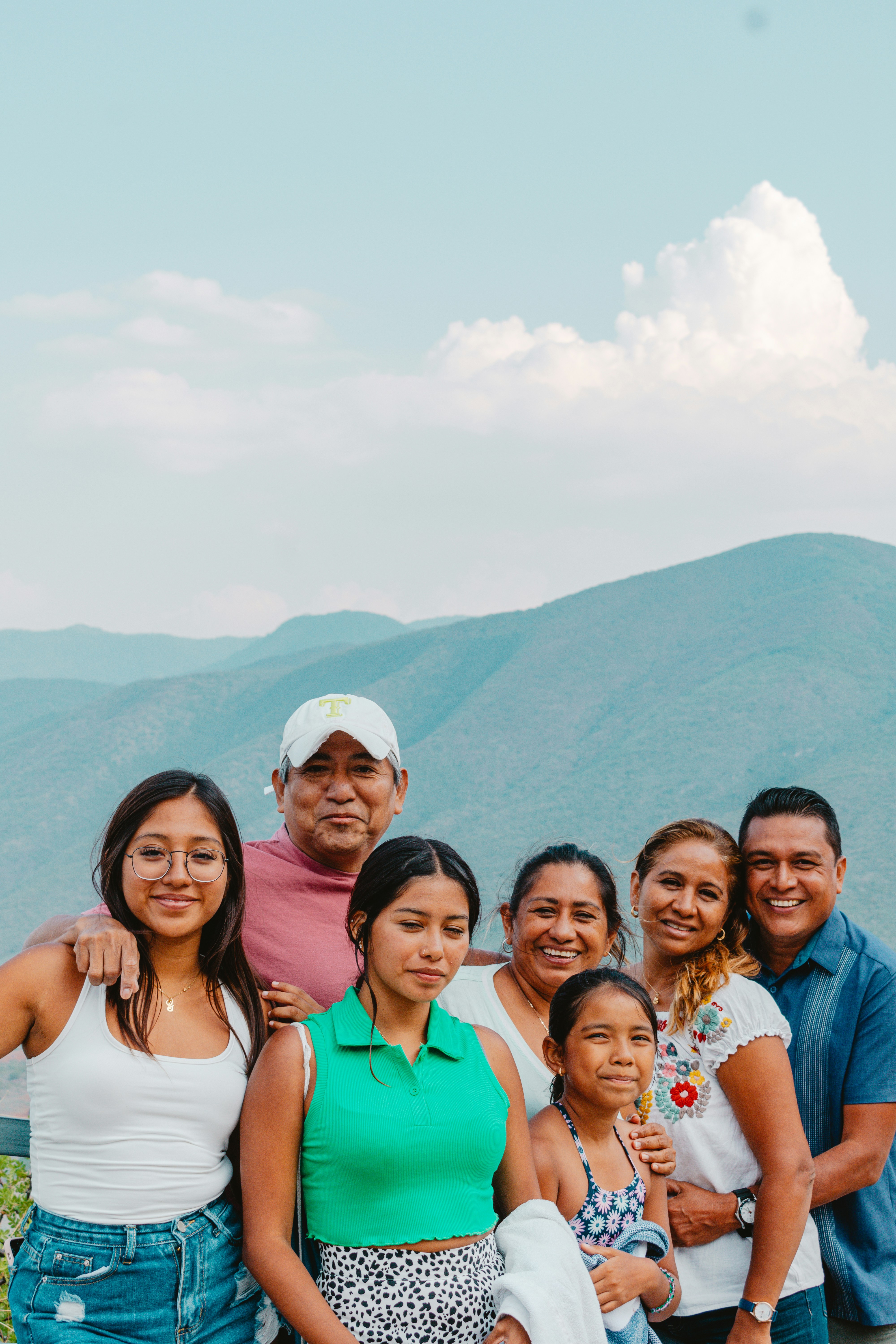 Un groupe de personnes posant pour une photo photo Photo Culture mexique Gratuite sur Unsplash