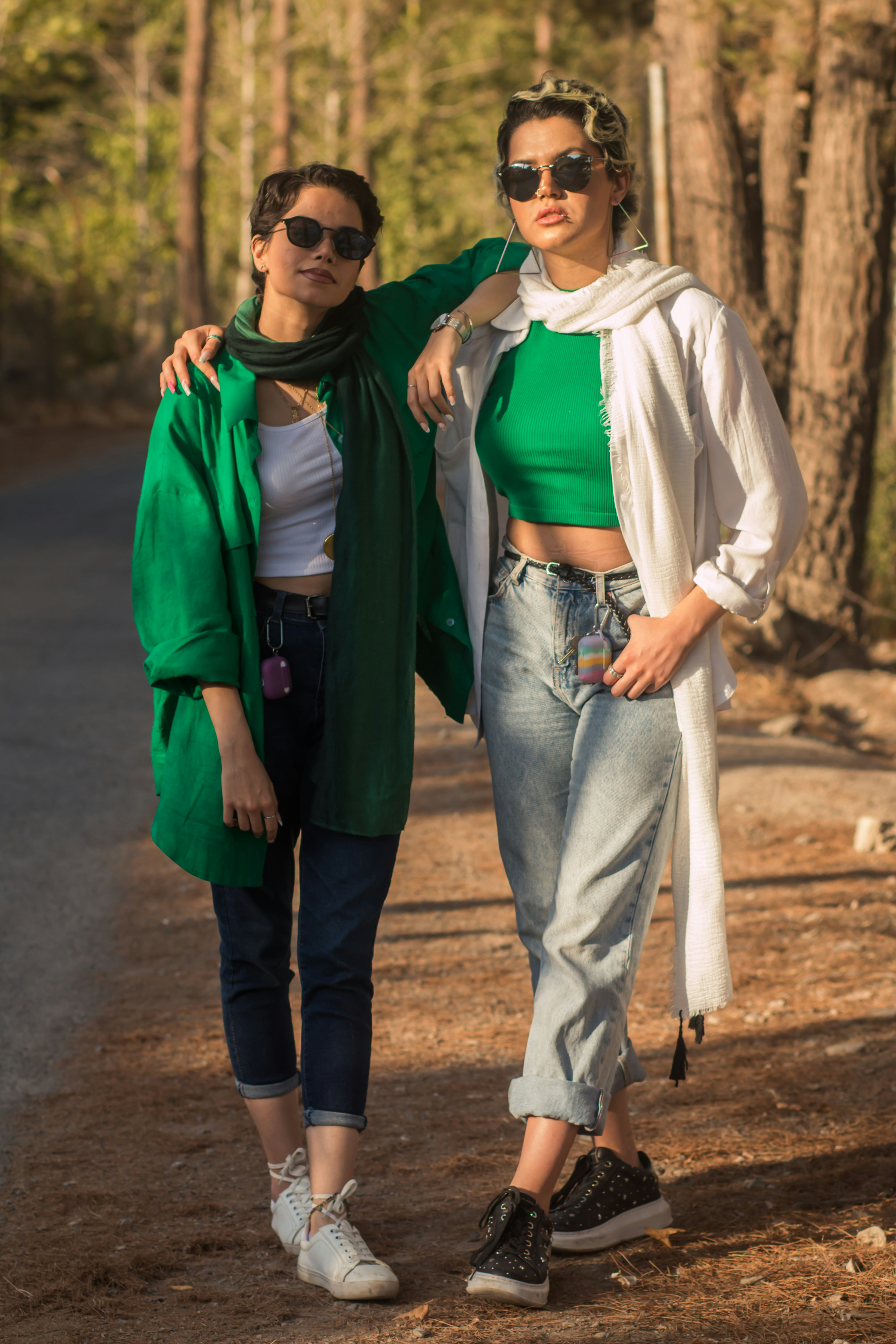 Dos personas posando para la cámara
