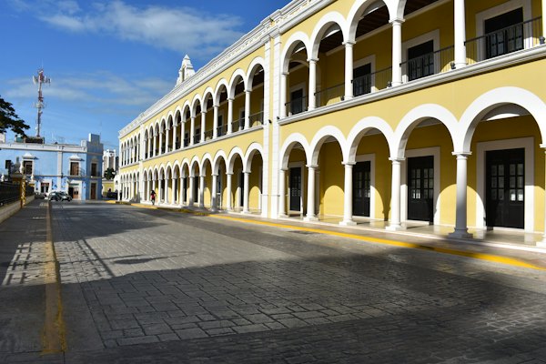 Las Bóvedas with a large archway — Campeche, Mexico