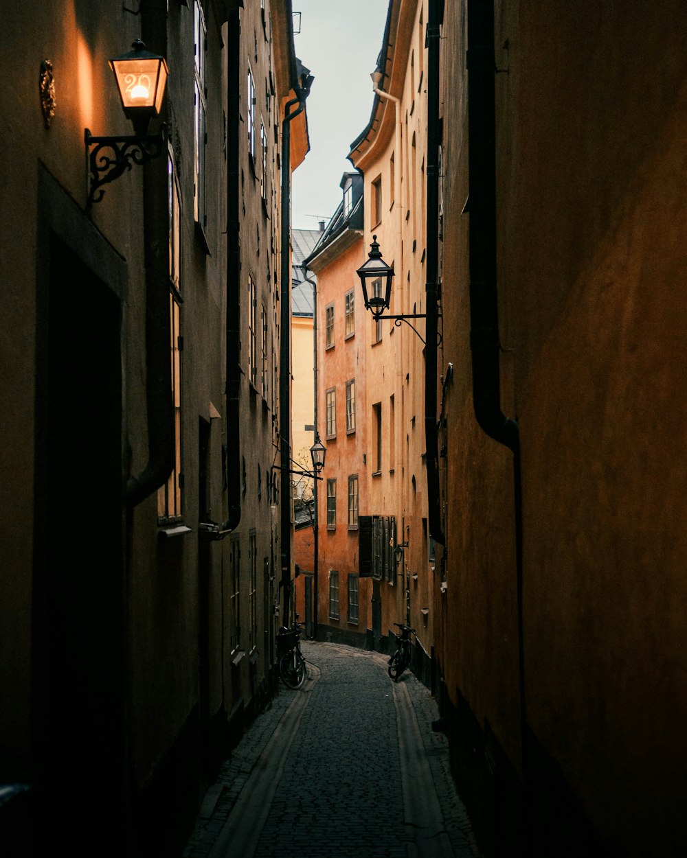 a narrow alley between two buildings